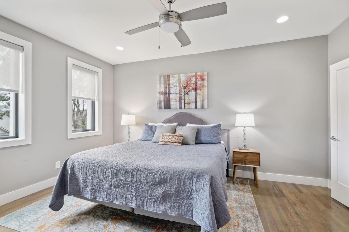 2mi Downtown Hot Tub Balcony 4 King Beds *