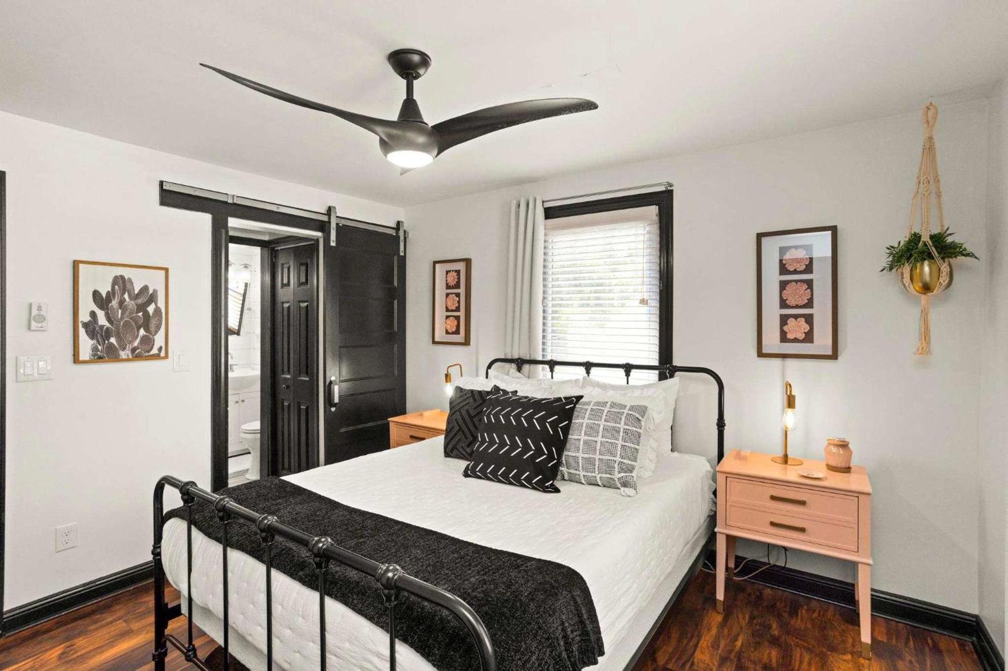 Cozy Close To Opry & Downtown Large Deck Holiday home *