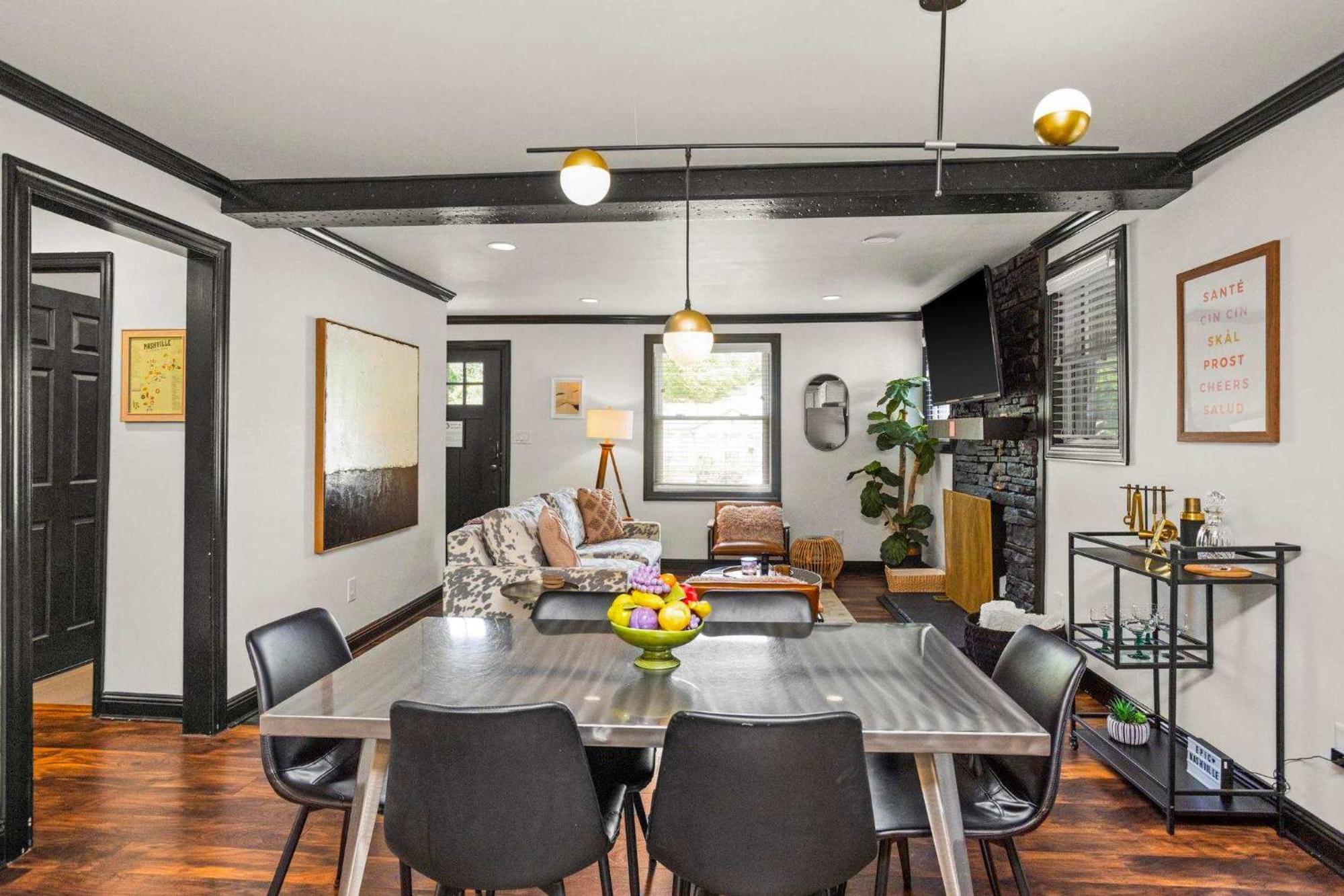 Cozy Close To Opry & Downtown Large Deck Holiday home *