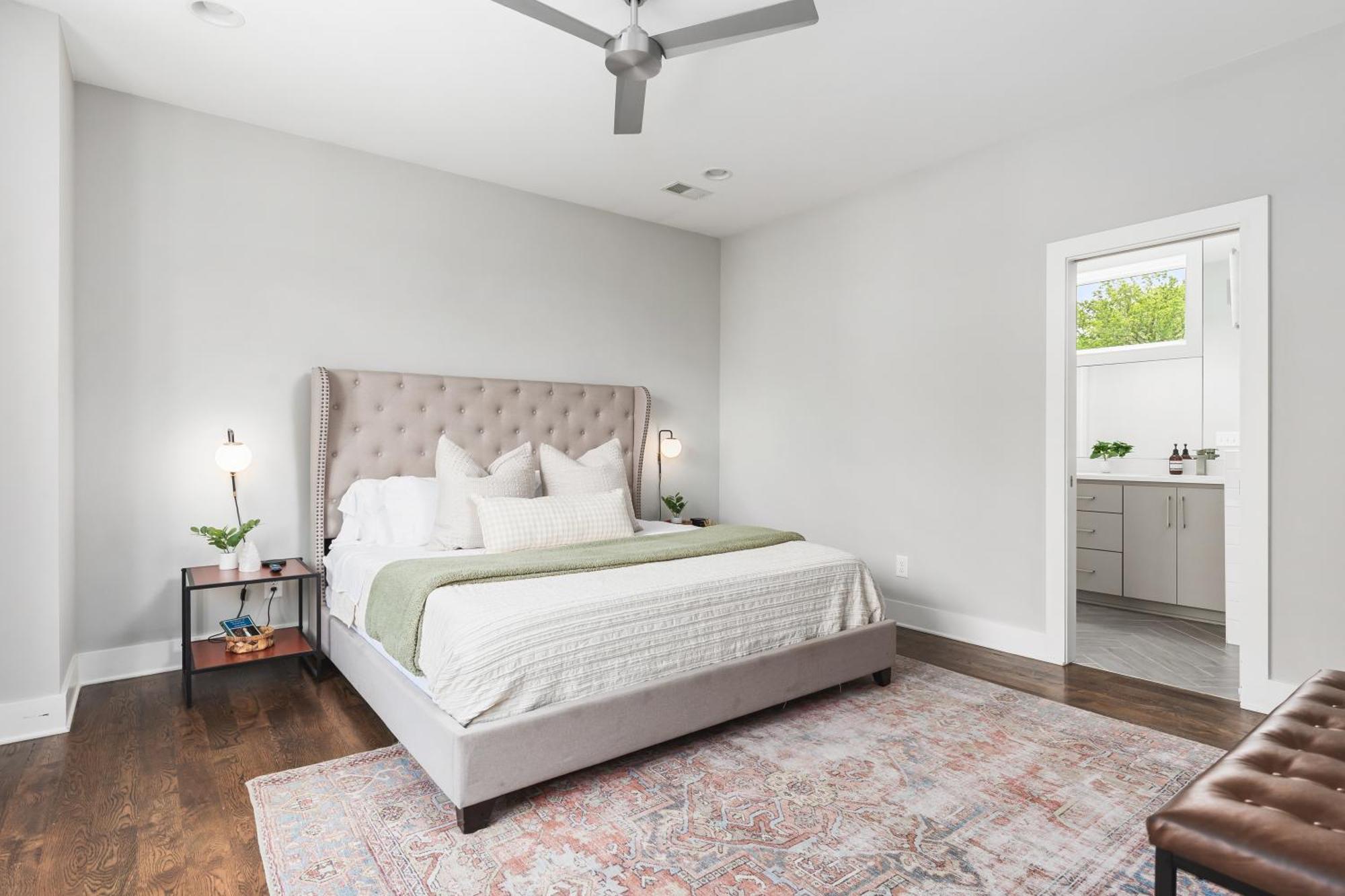 Modern Luxury With Rooftop Deck, 3 Mi To Downtown Holiday home Nashville