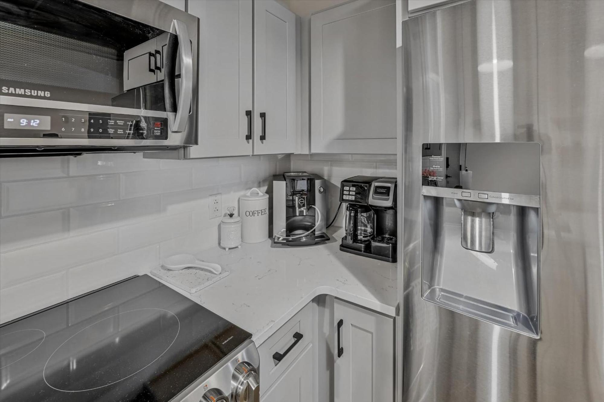 Luxe Loft With Speakeasy Parking And 2 Mi To Broadway *