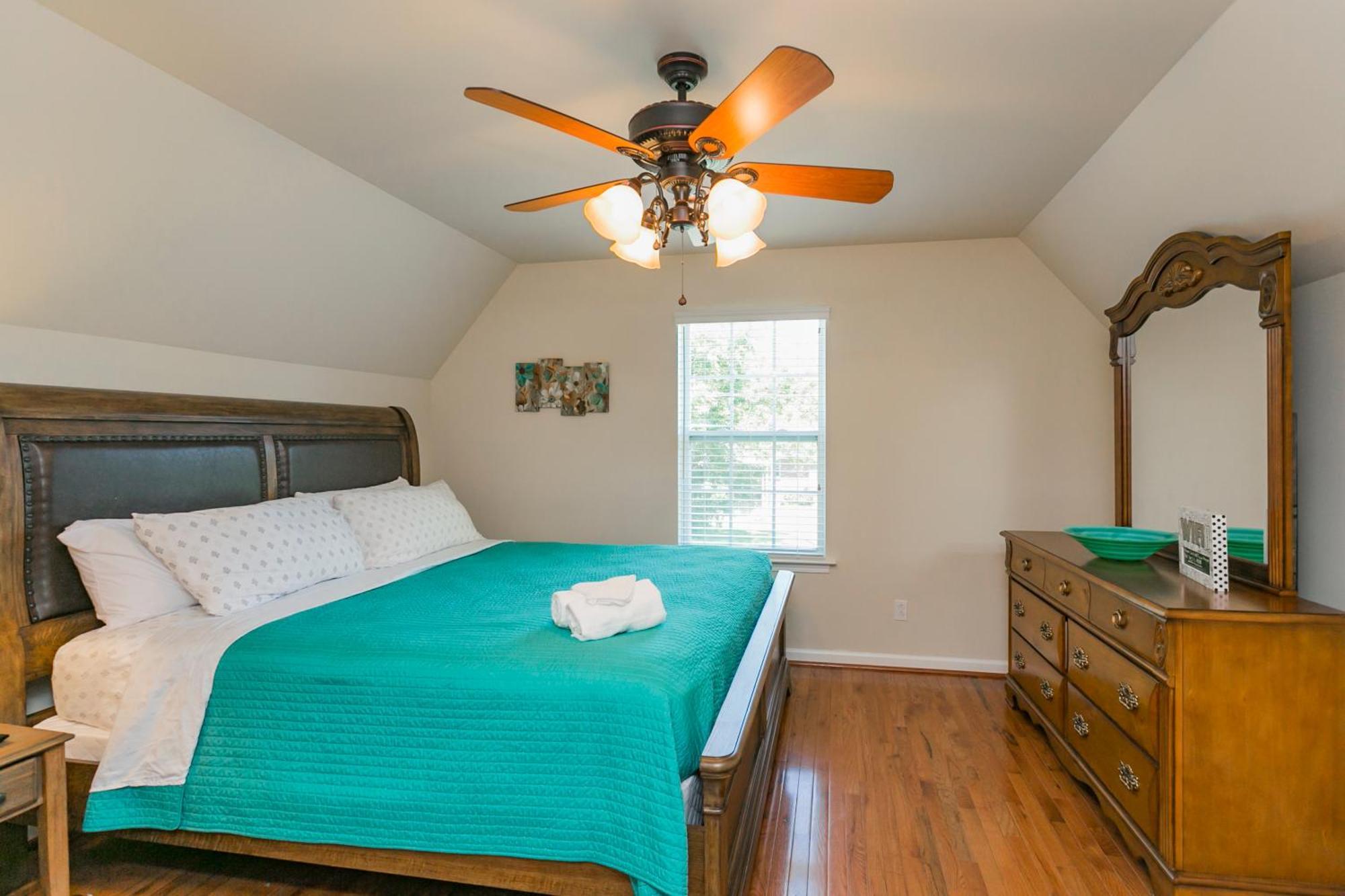 Huge For Groups Near Downtown Nashville