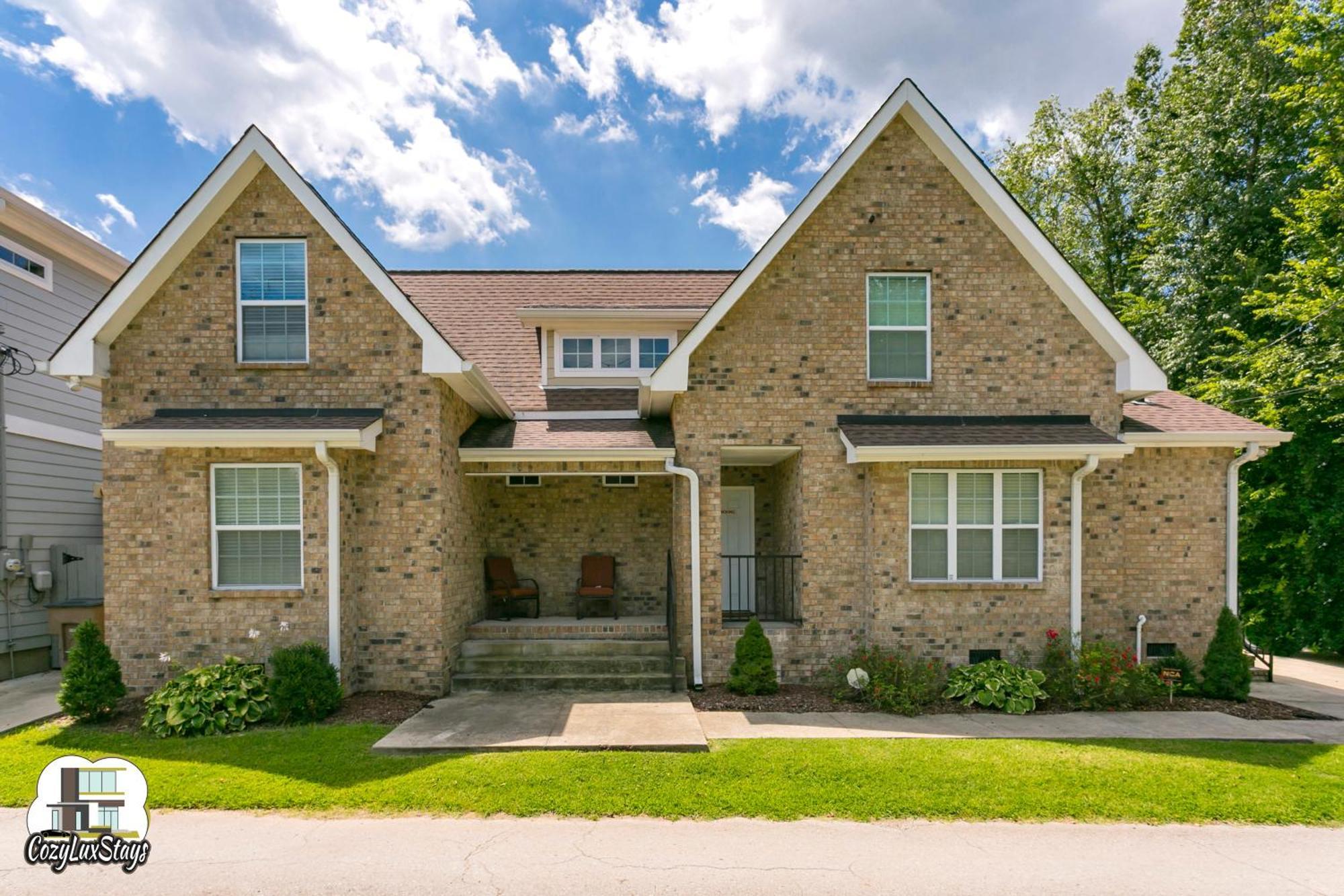 Huge For Groups Near Downtown Villa