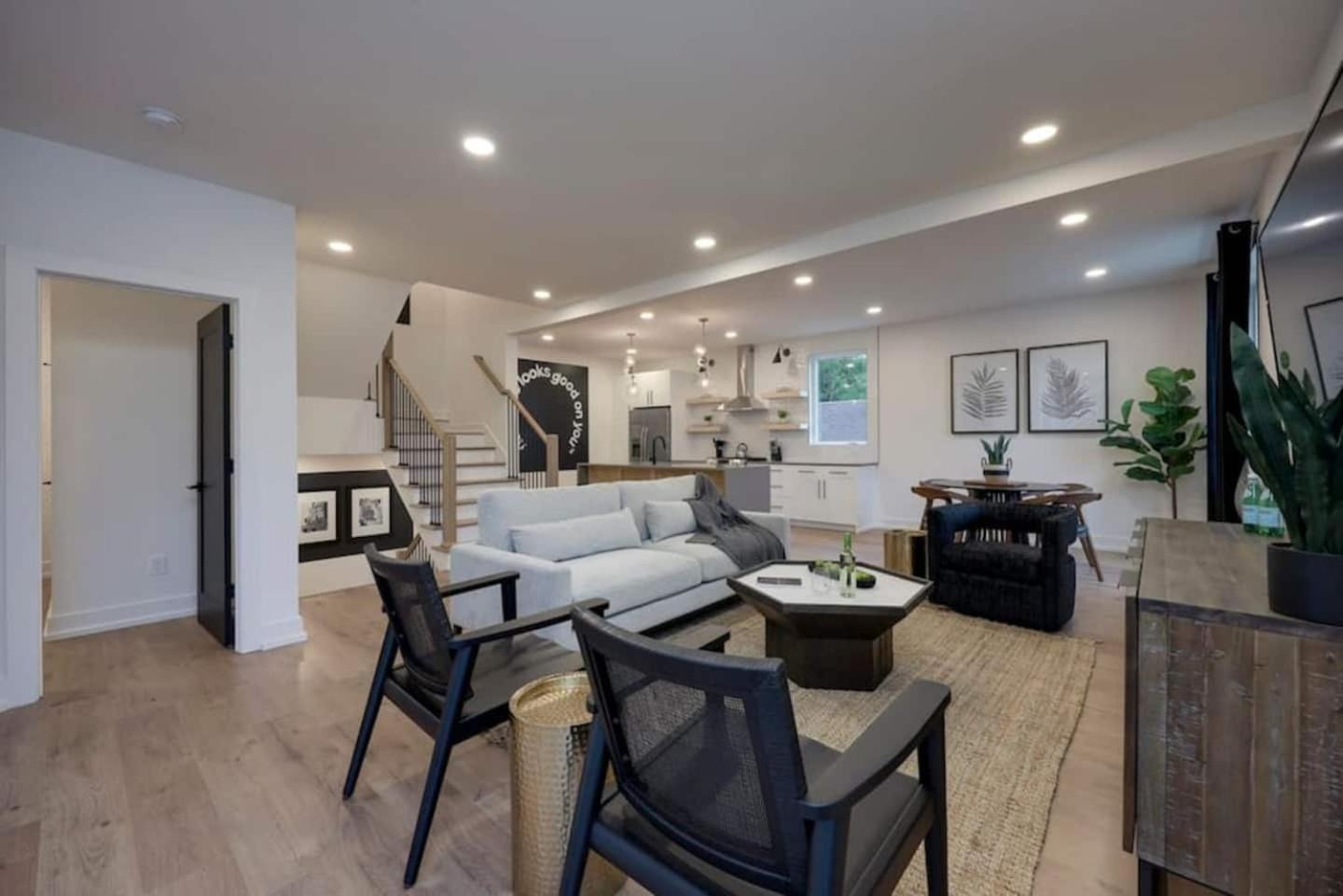 Skyline Luxury Rooftop Deck- King Suites- Garage *