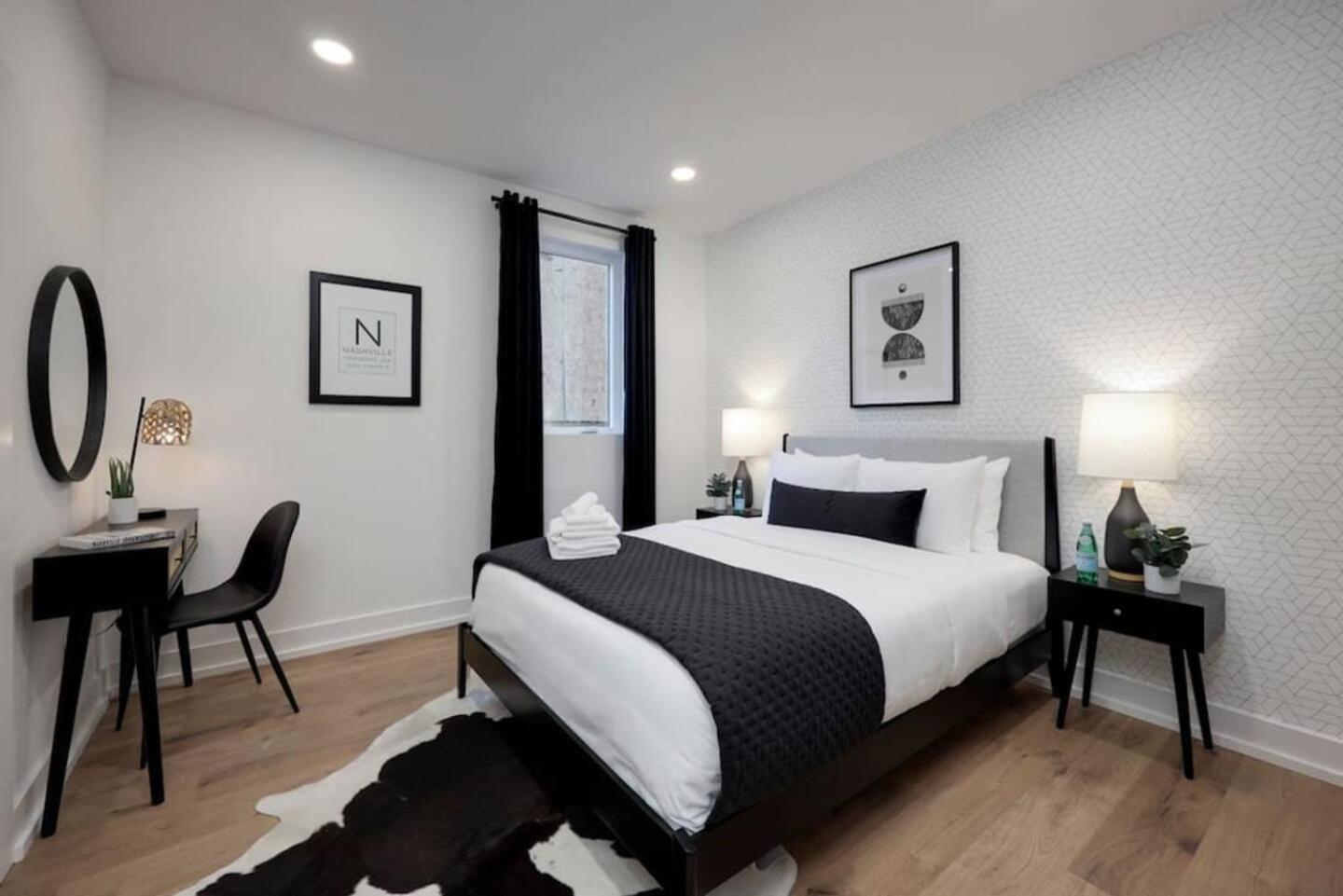 Skyline Luxury Rooftop Deck- King Suites- Garage *