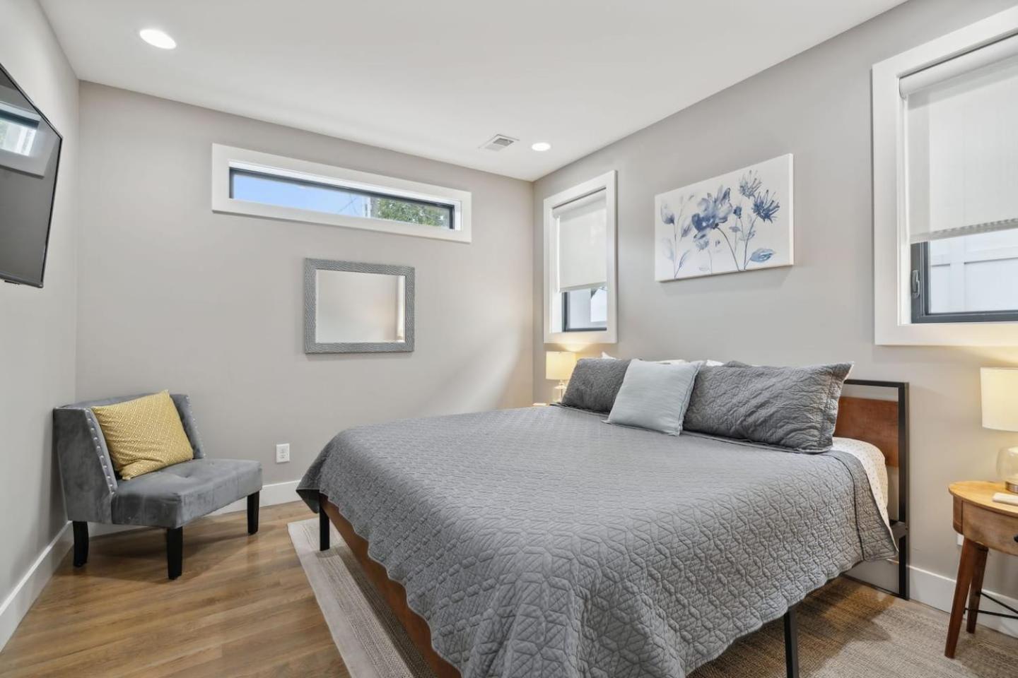 2mi Downtown Hot Tub Balcony 4 King Beds * Nashville