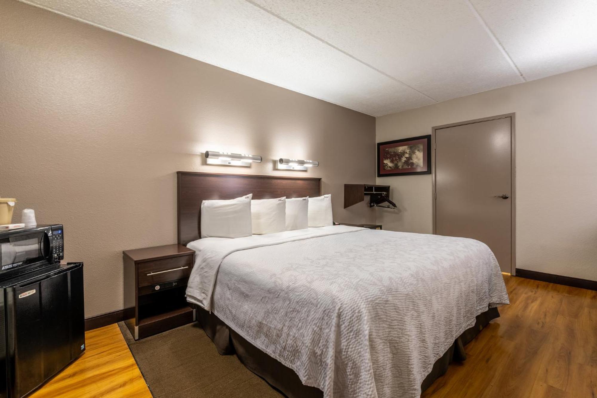 Red Roof Plus+ Airport 3* Nashville