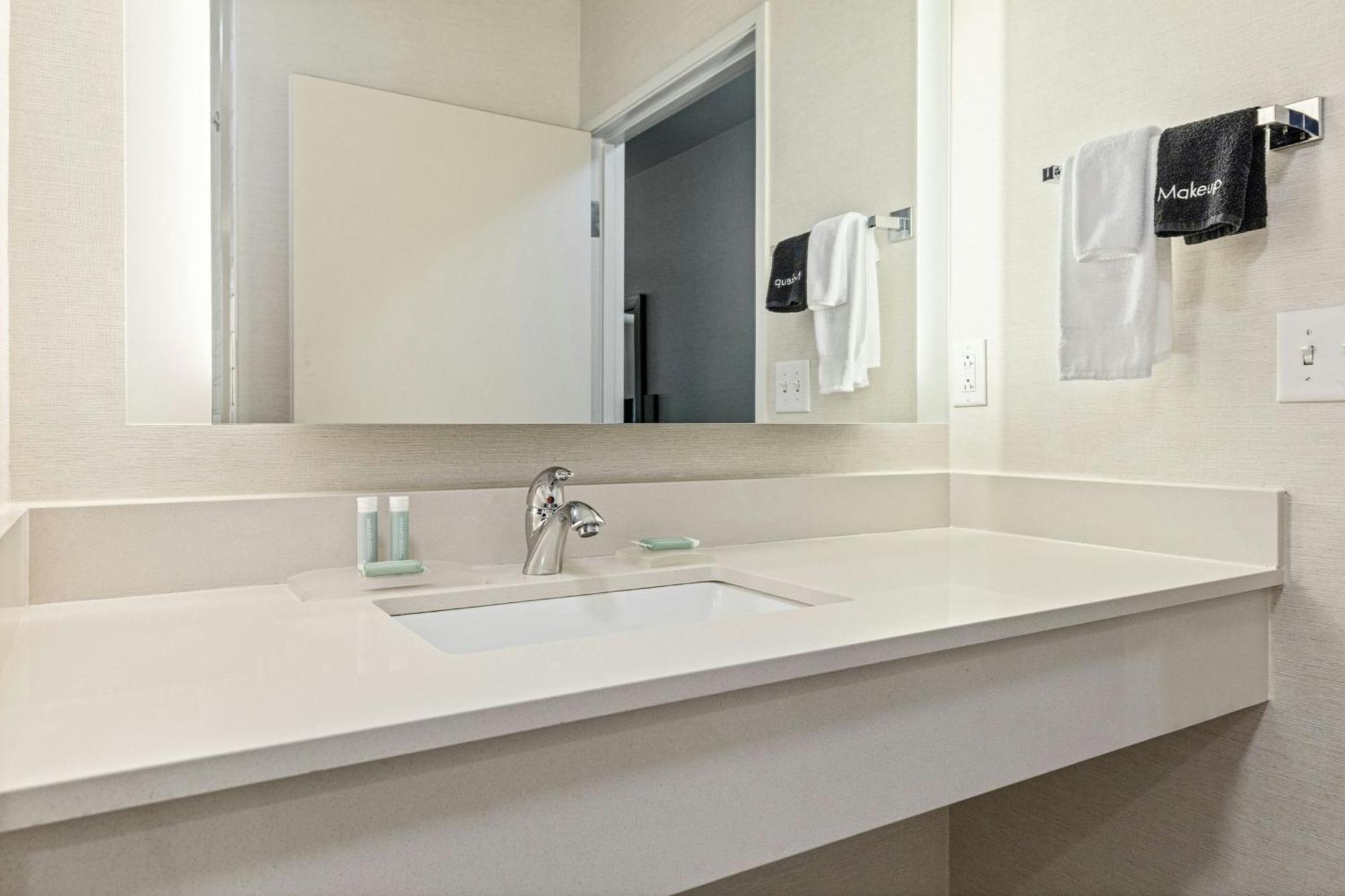 Hotel Fairfield & By Marriott Downtown-metrocenter Nashville