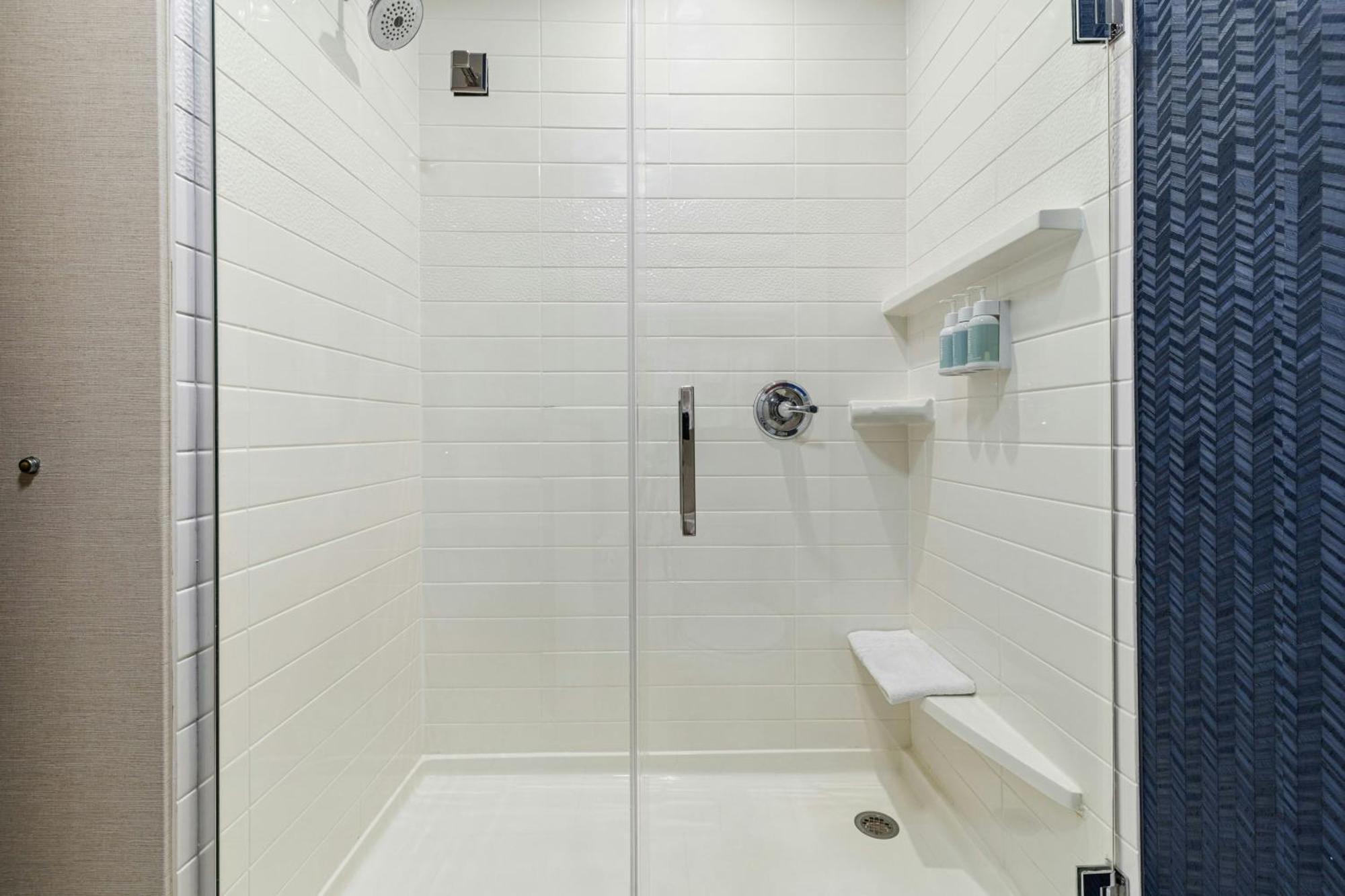 Fairfield & By Marriott Downtown-metrocenter