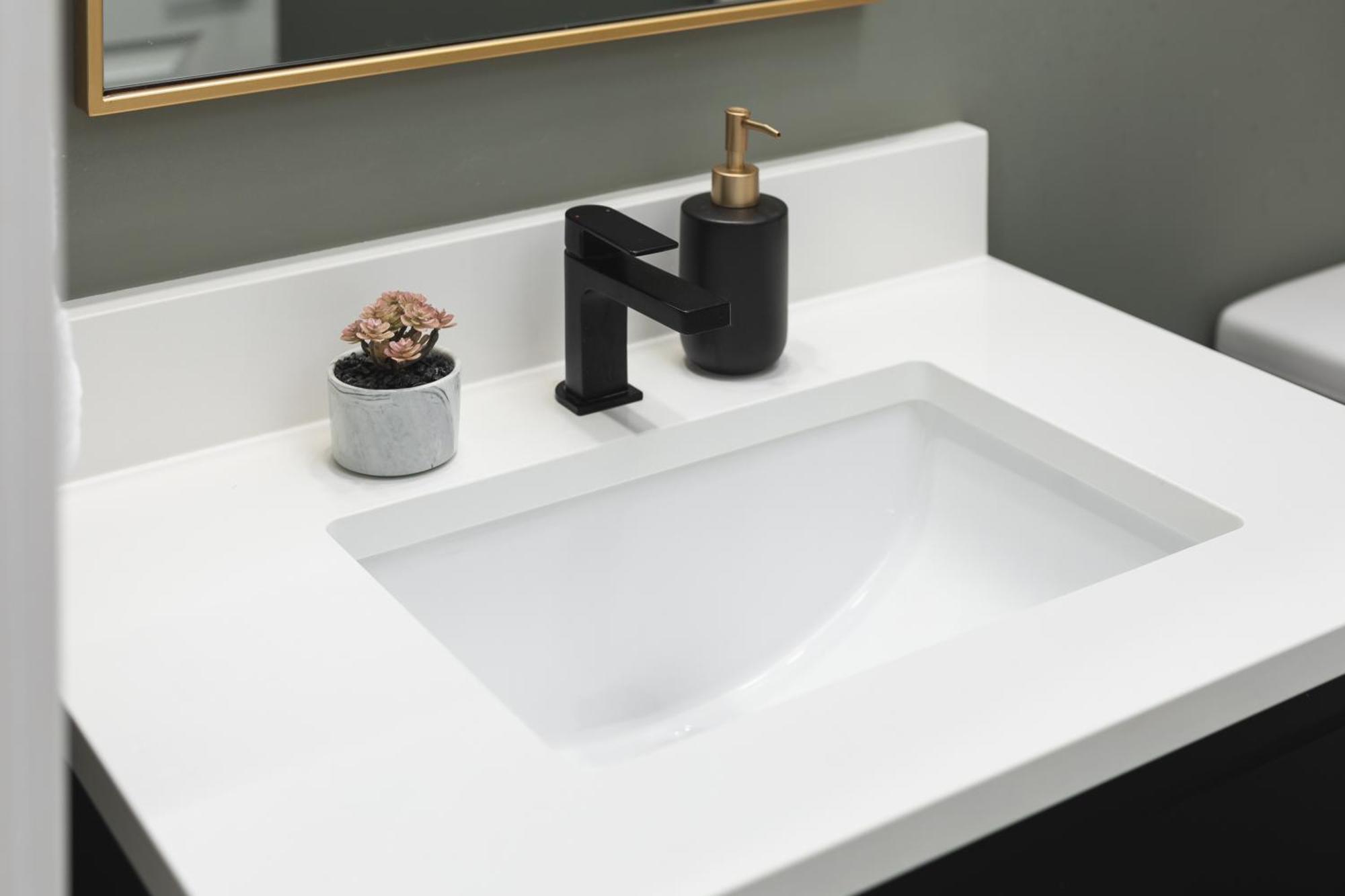 Apartment With Free Parking, 3 Miles Downtown, Near Restaurants *