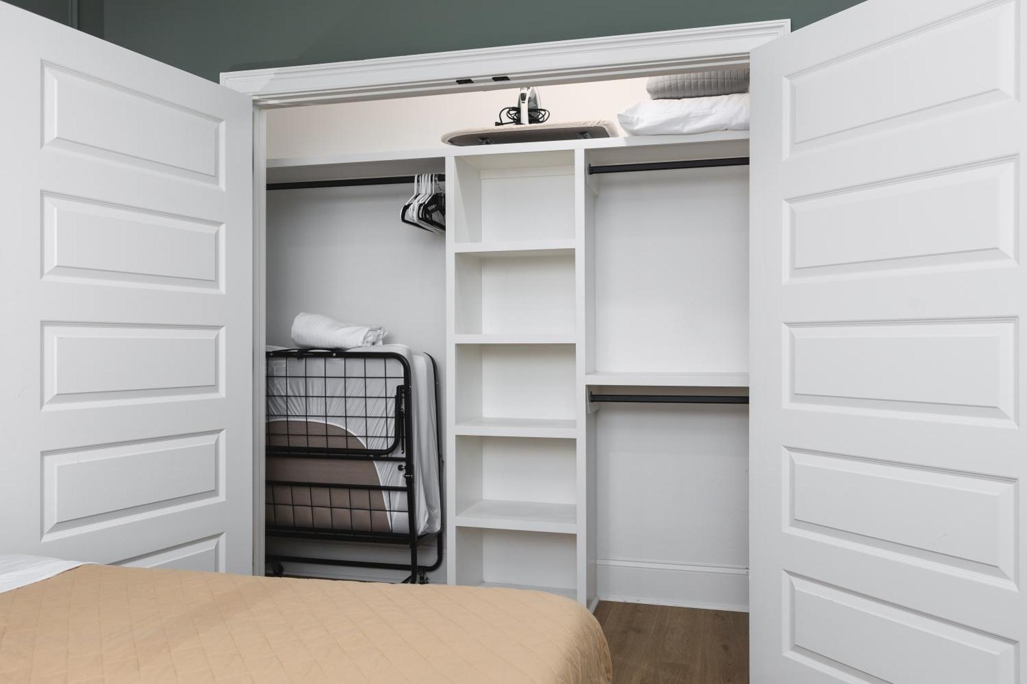 With Free Parking, 3 Miles Downtown, Near Restaurants Nashville