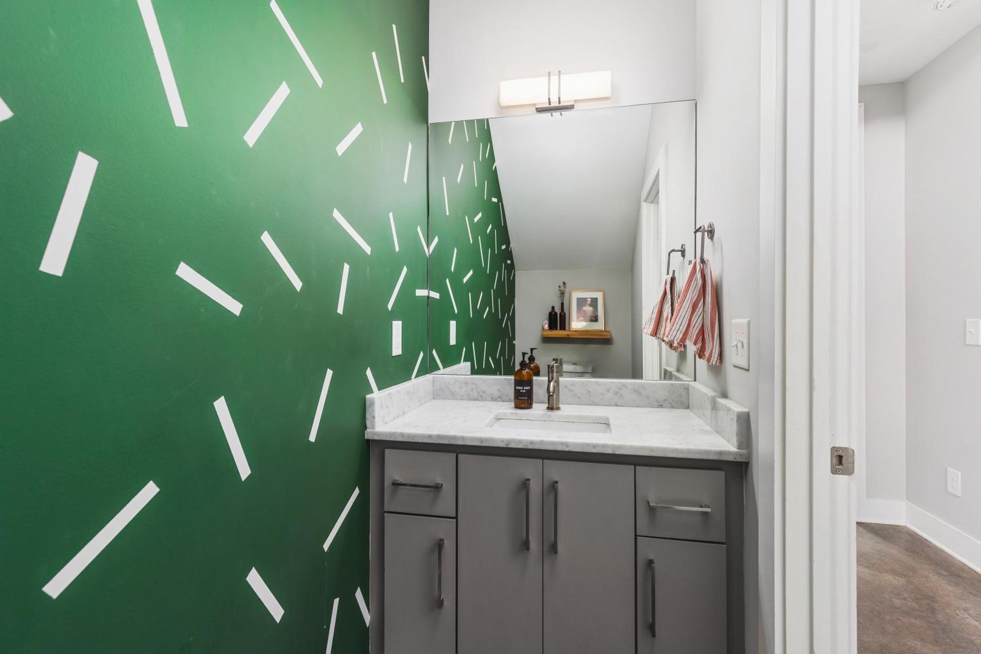 Modern Luxury With Rooftop Deck, 3 Mi To Downtown Holiday home