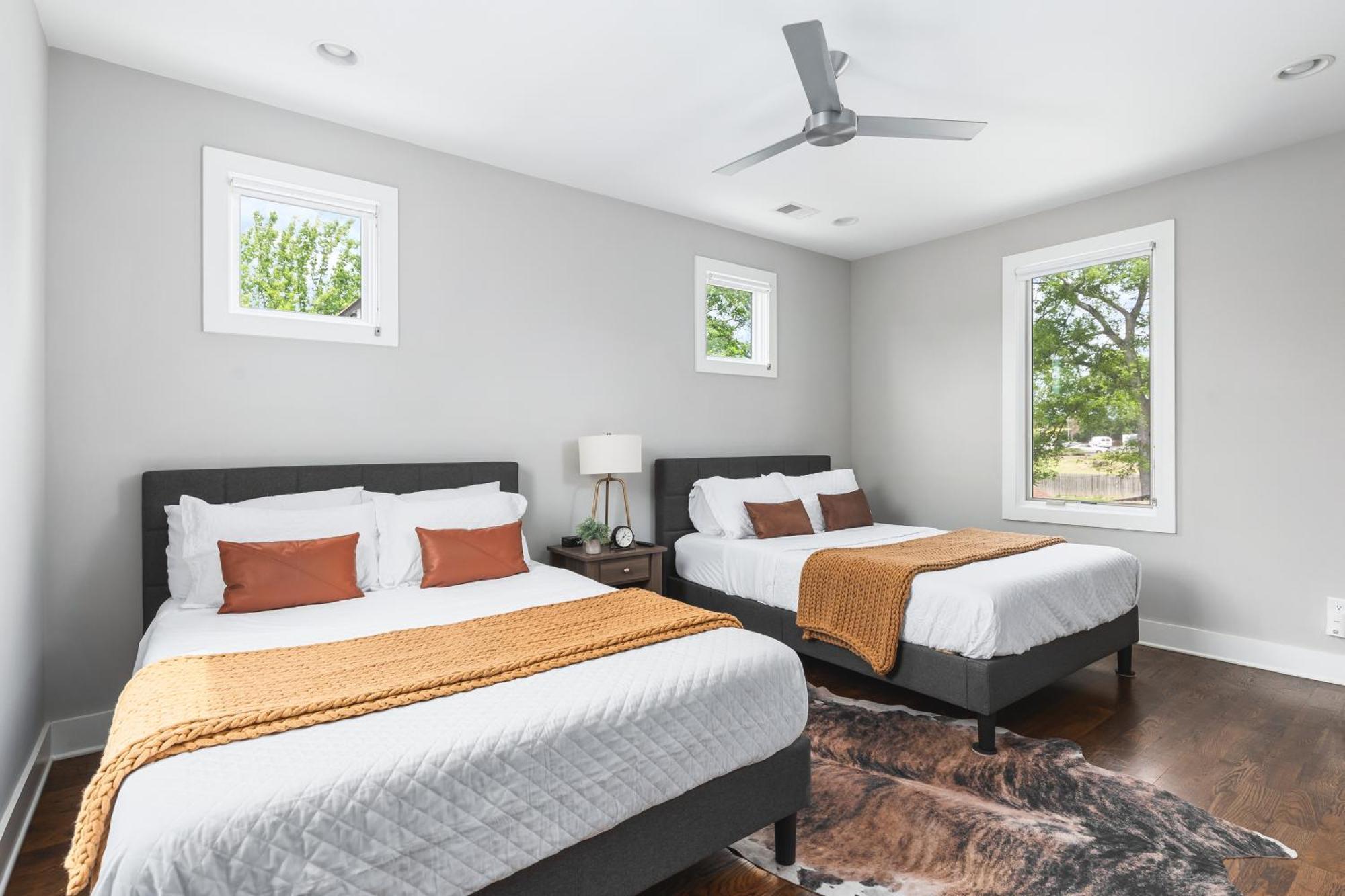 Modern Luxury With Rooftop Deck, 3 Mi To Downtown * Nashville