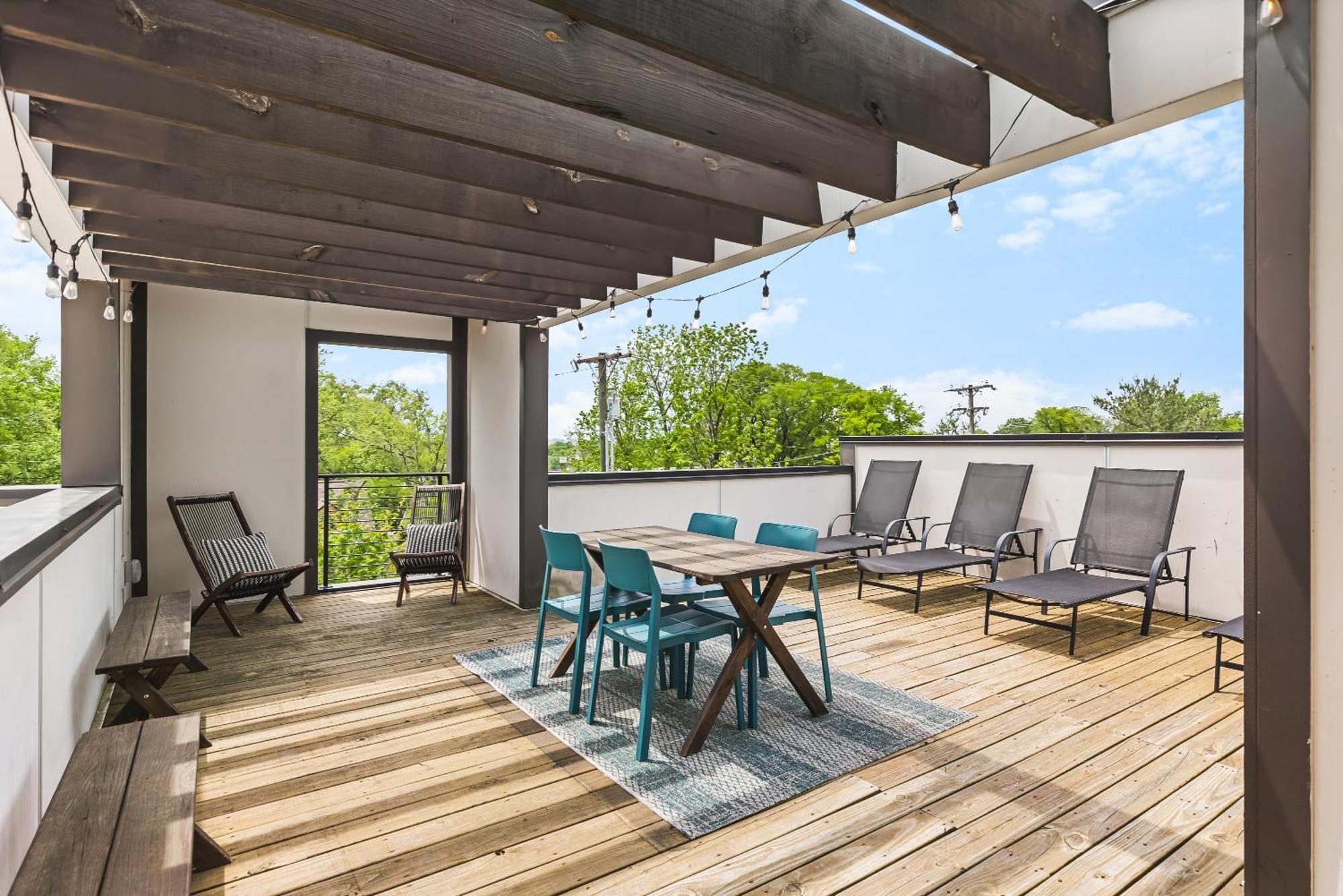 Modern Luxury With Rooftop Deck, 3 Mi To Downtown Holiday home