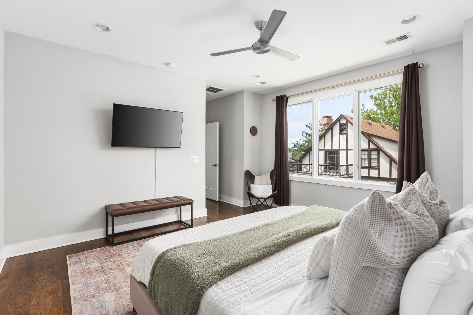 Holiday home Modern Luxury With Rooftop Deck, 3 Mi To Downtown *