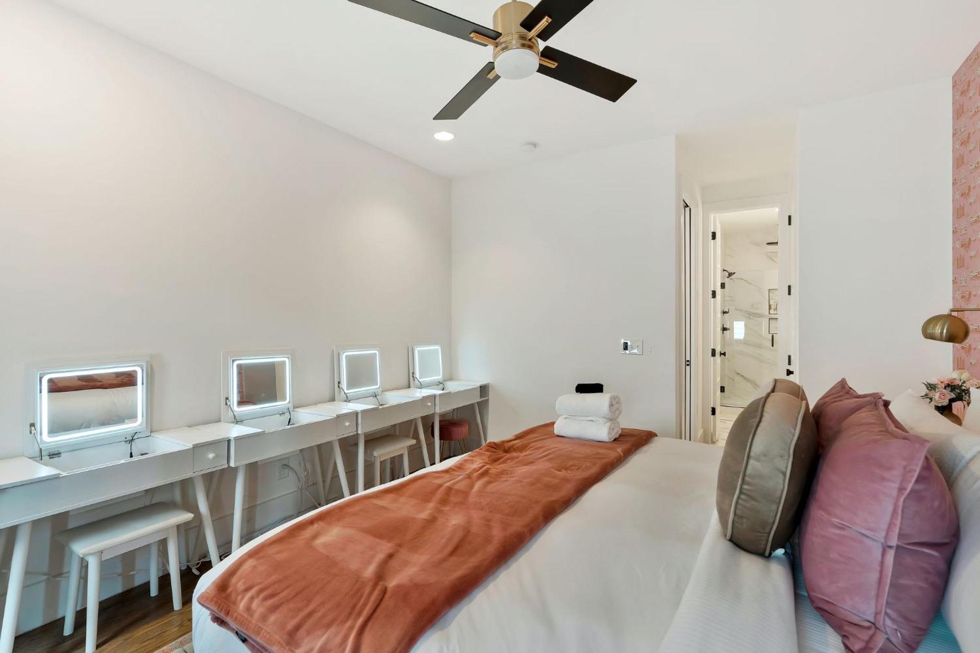 Holiday home Delight - Fun Murals & Downtown Views Nashville