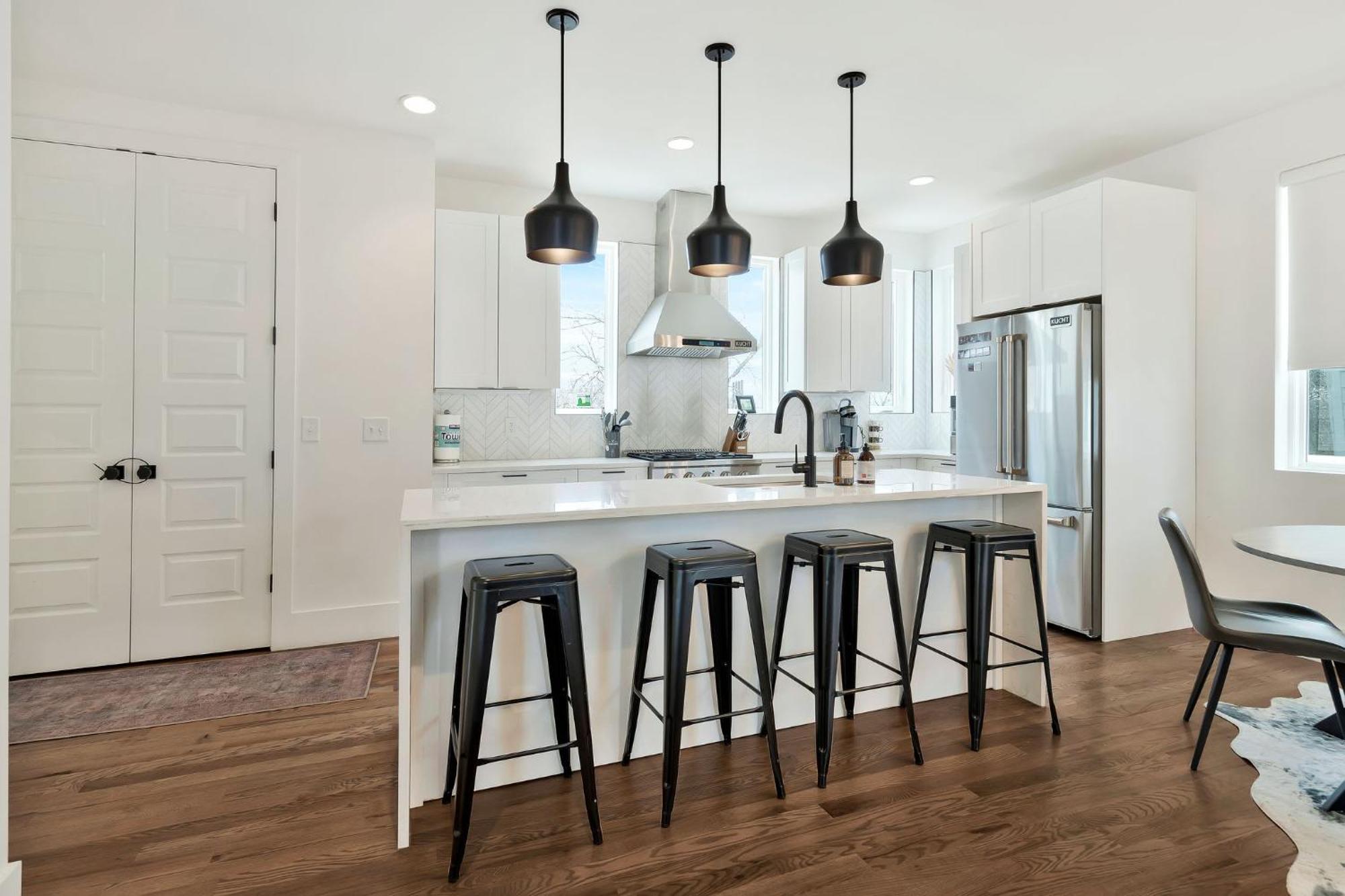 Delight - Fun Murals & Downtown Views Holiday home