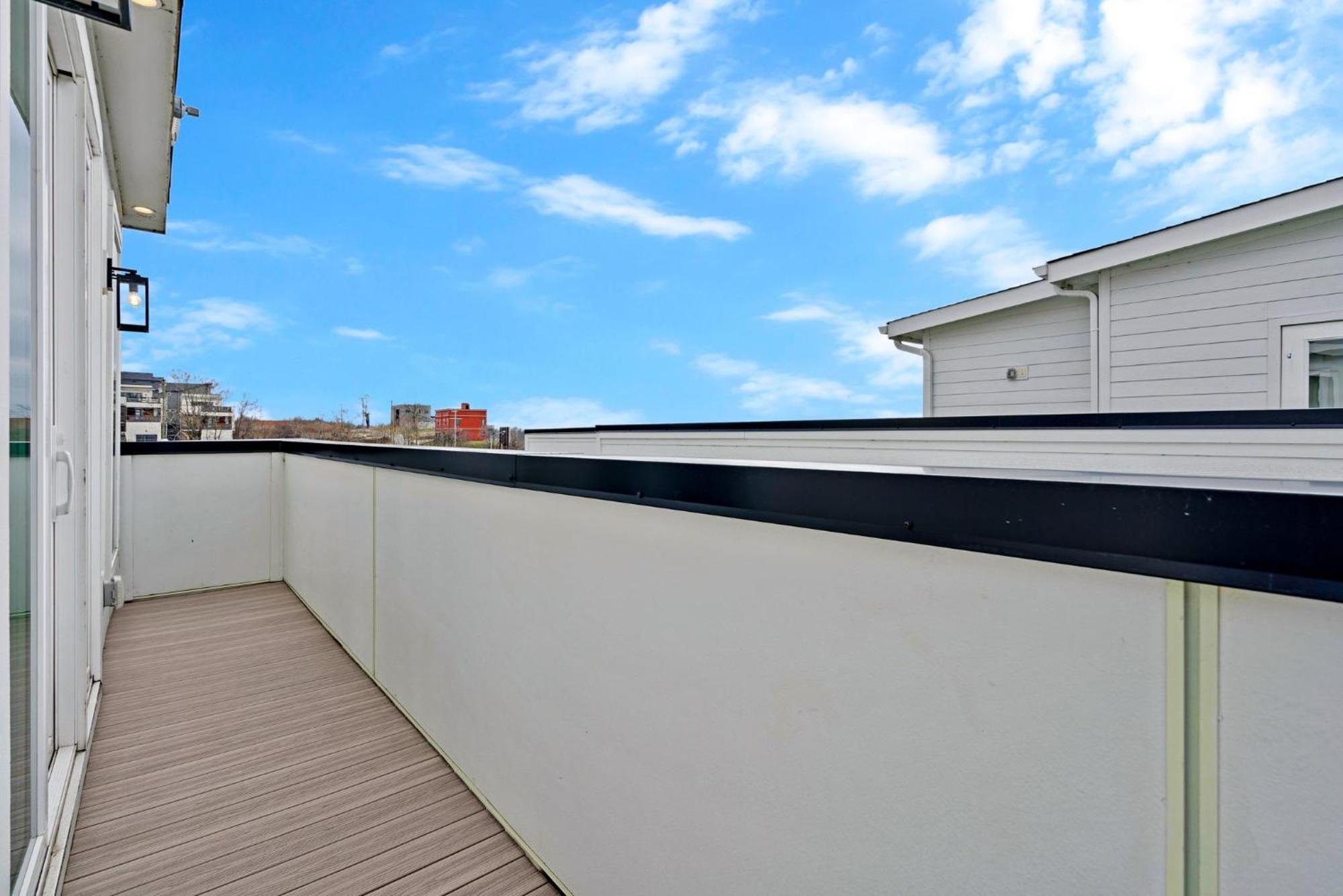 Delight - Fun Murals & Downtown Views Holiday home