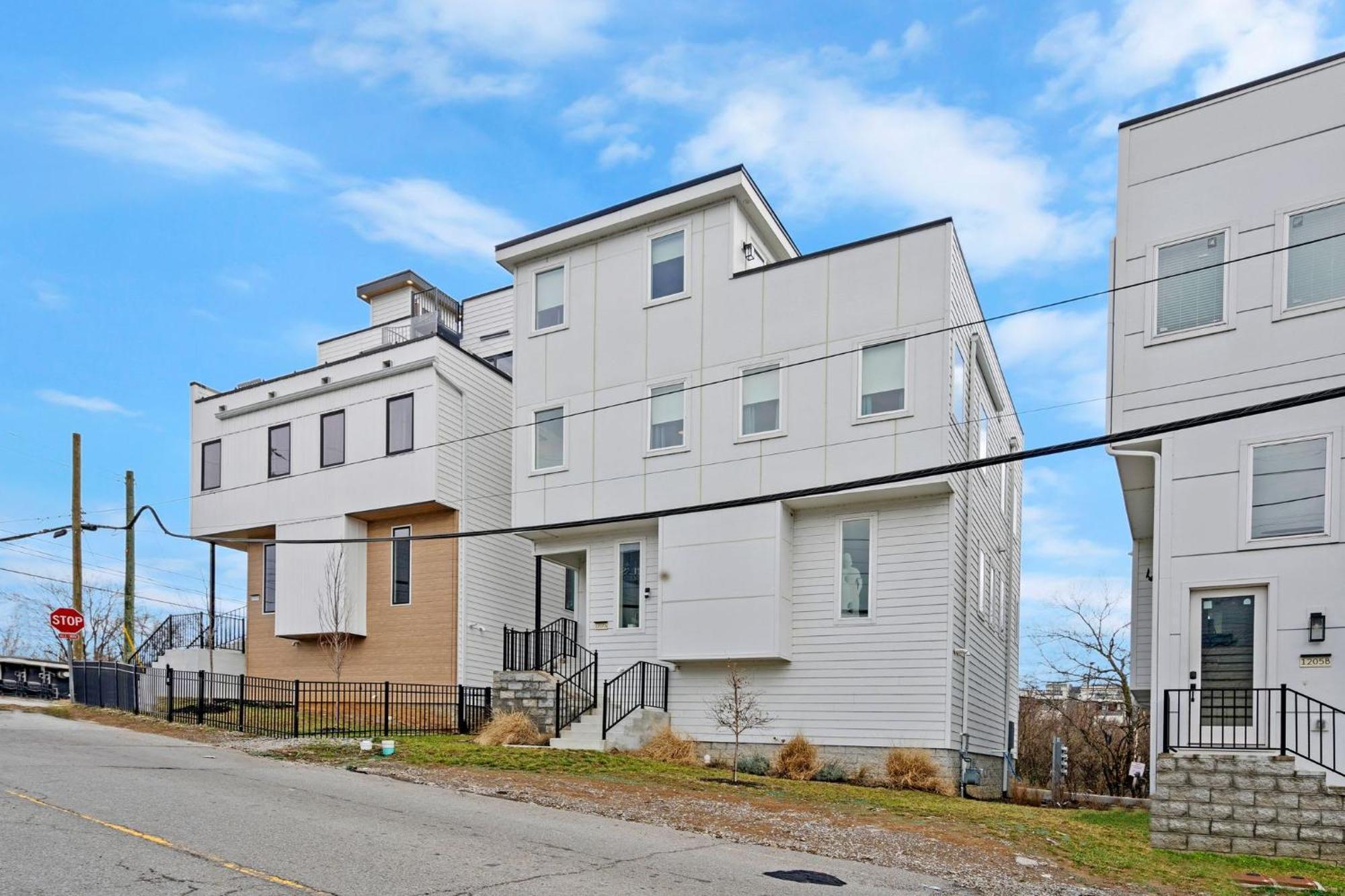 Delight - Fun Murals & Downtown Views * Nashville