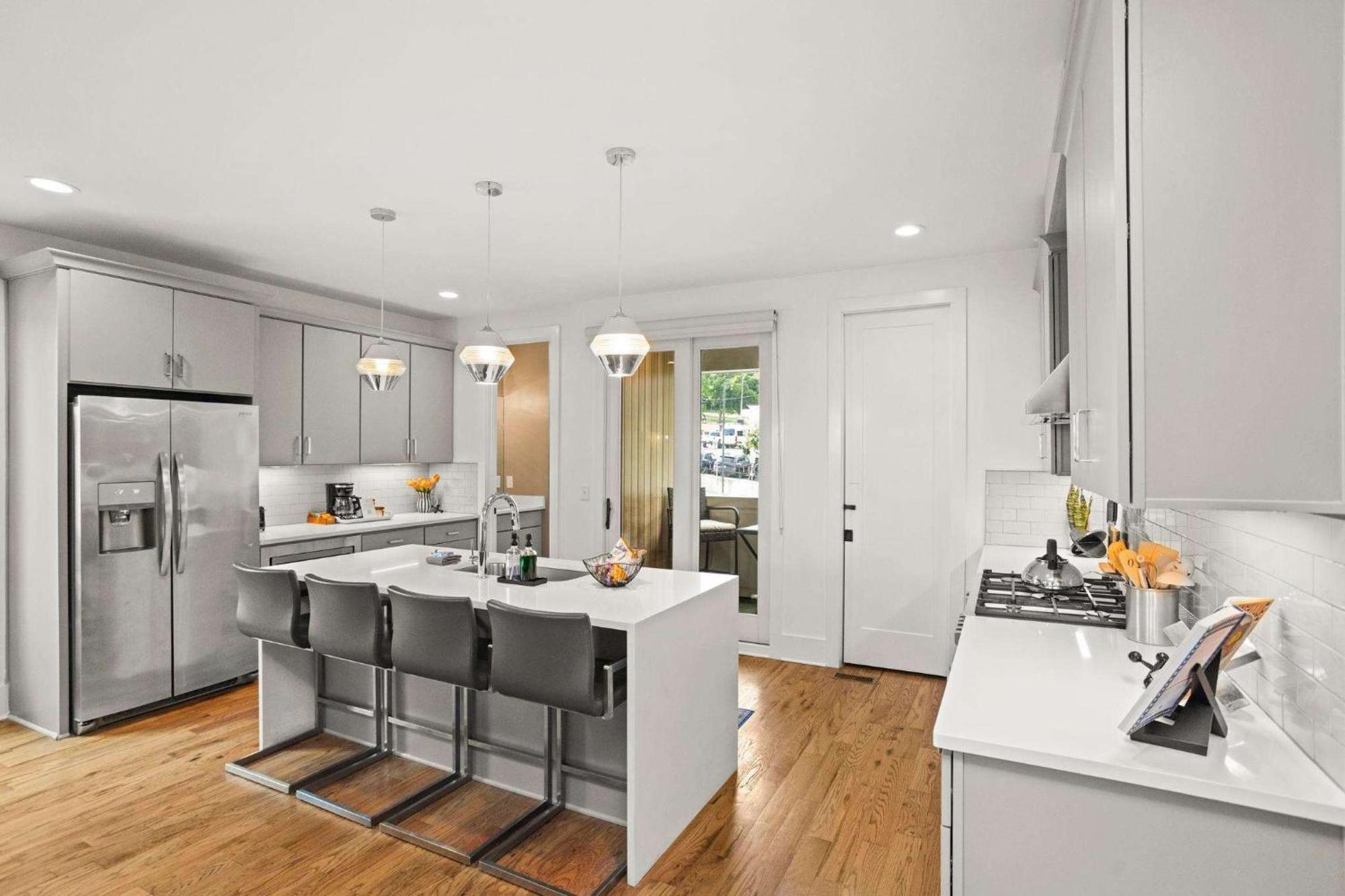 Structure At 8th Argyle Elite Nash Vacation Spot