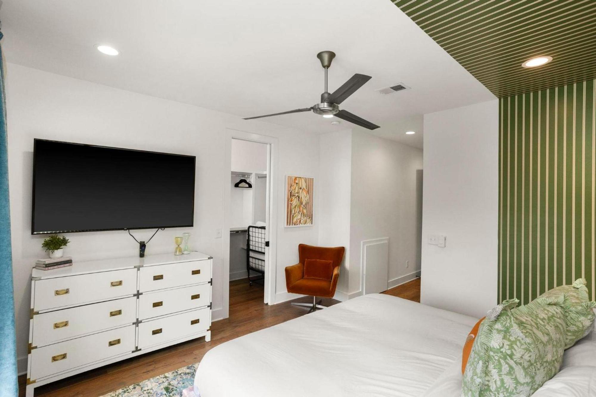 Play At 8th & Argyle Elite Vacation Spot