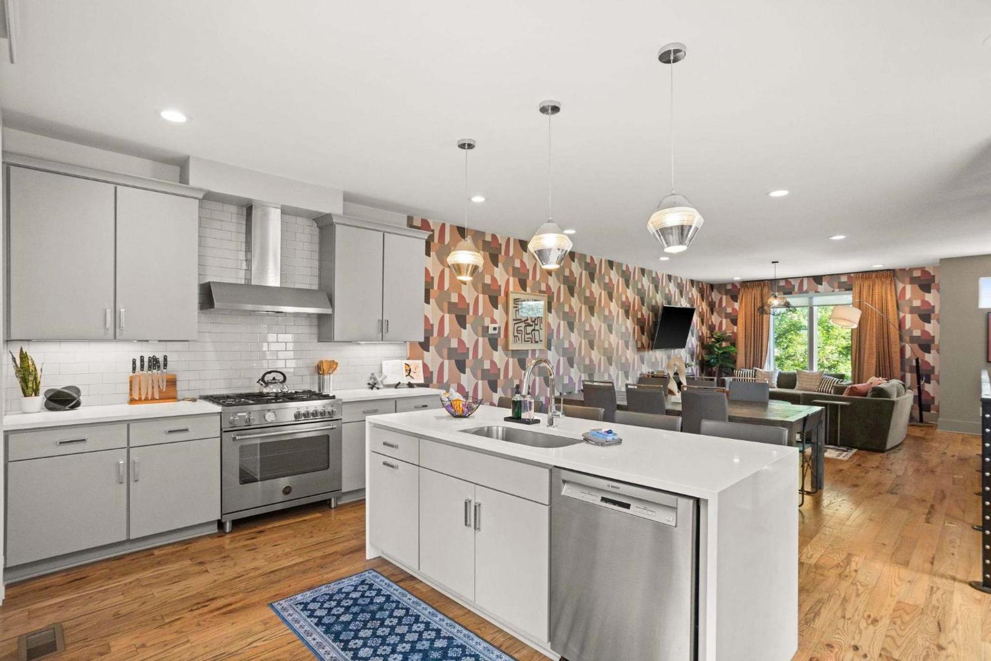 Structure At 8th Argyle Elite Nash Vacation Spot