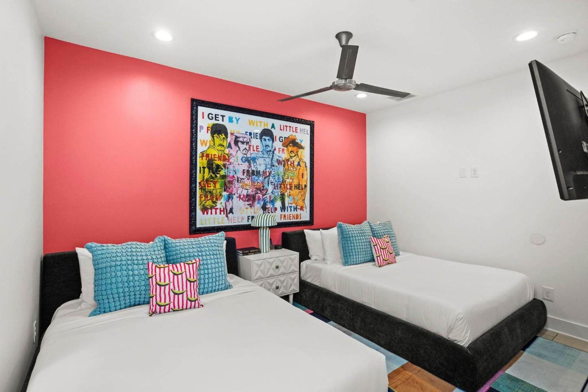 Pop Art Retreat On Legendary 8th - Walk Everywhere Holiday home *