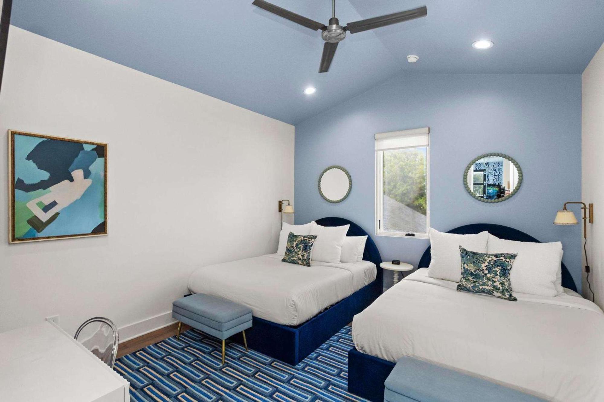 Pop Art Retreat On Legendary 8th - Walk Everywhere Holiday home