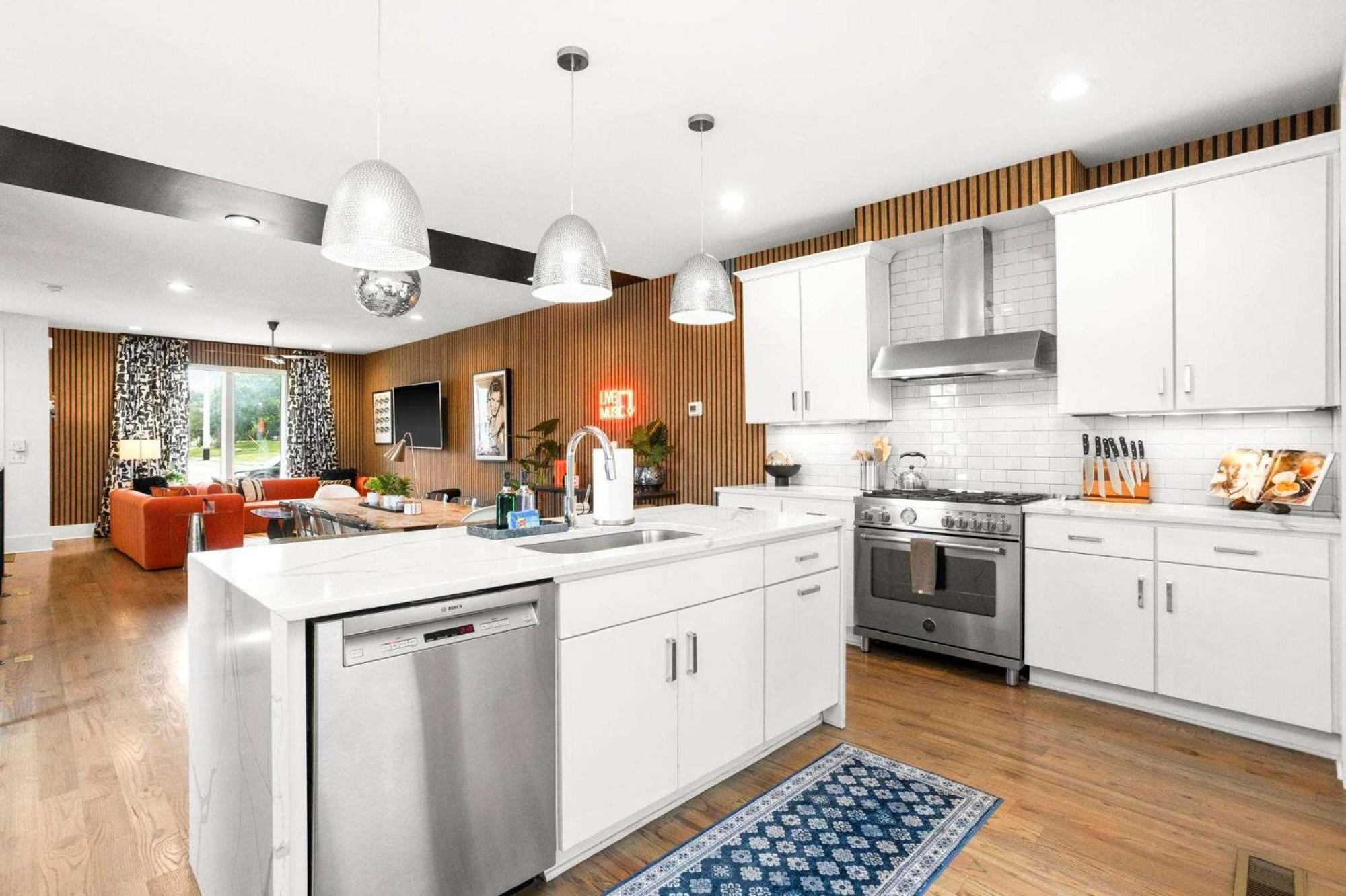 Walk To Music Food Comedy - Vibe At 8th & Argyle * Nashville