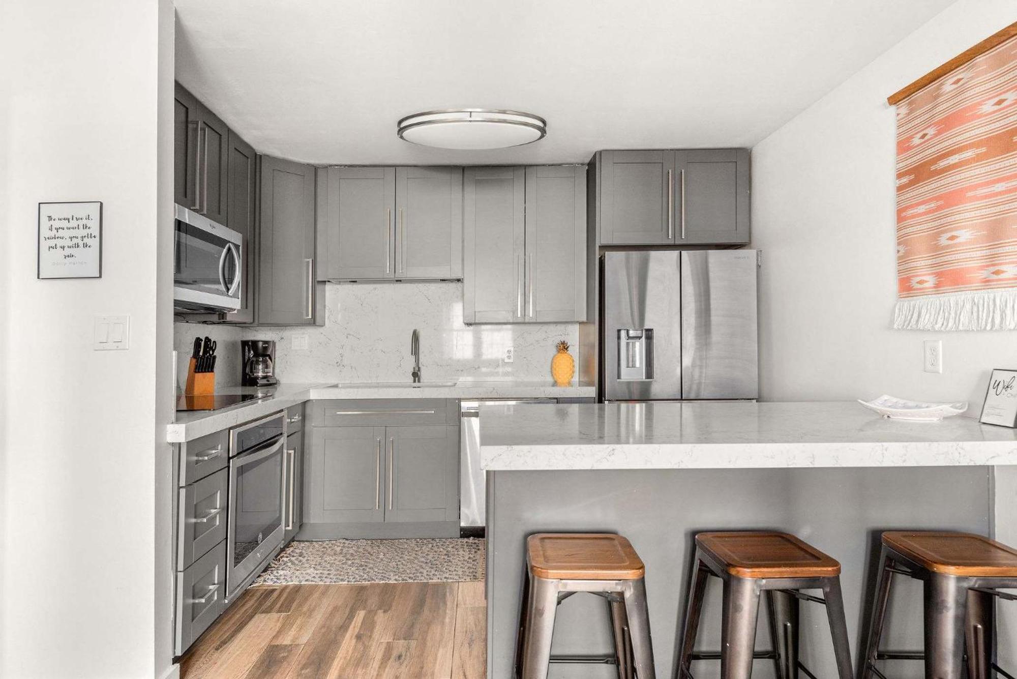 Location Walk To Midtown Bars And Restaurants Apartment *