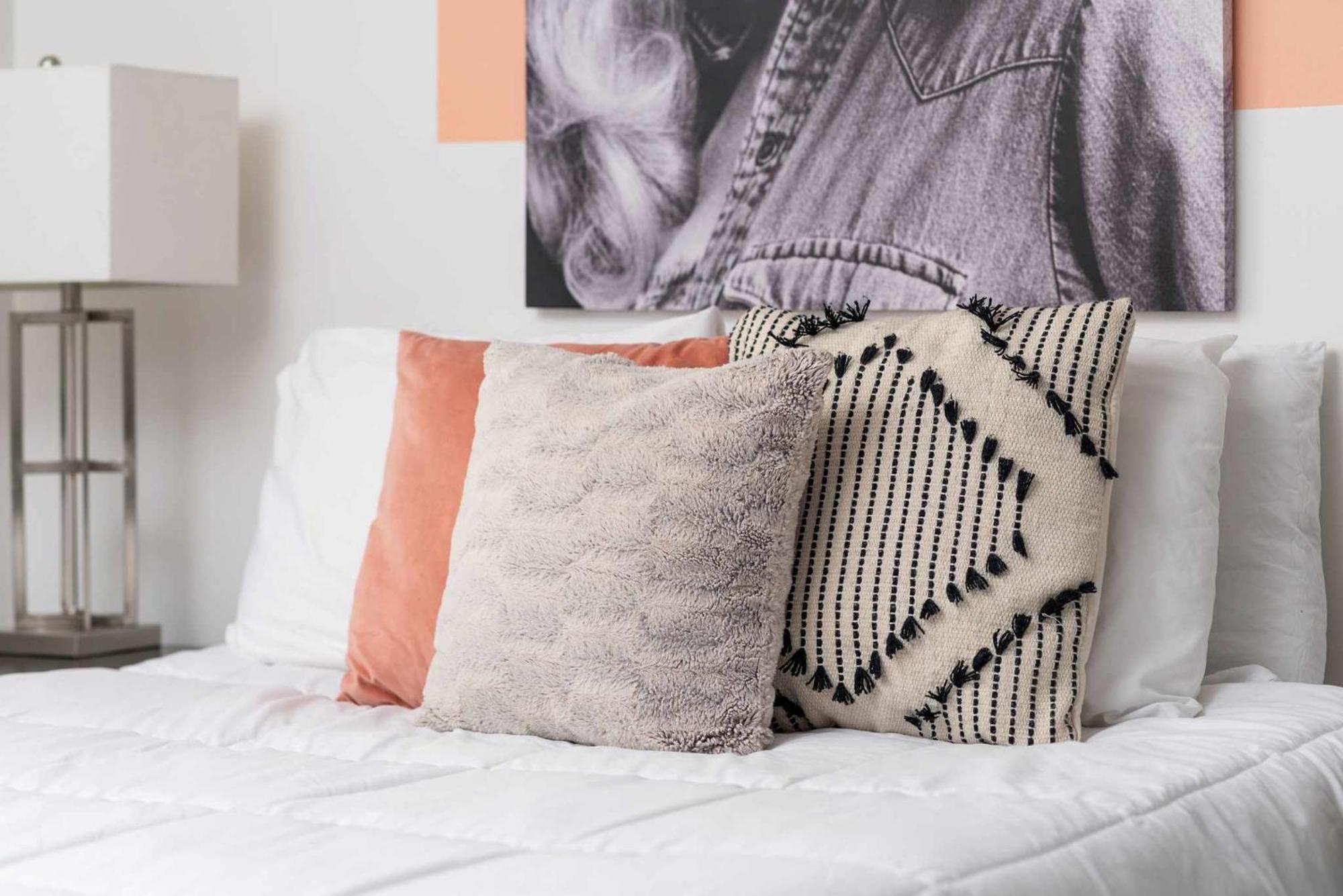 Apartment Location Walk To Midtown Bars And Restaurants *