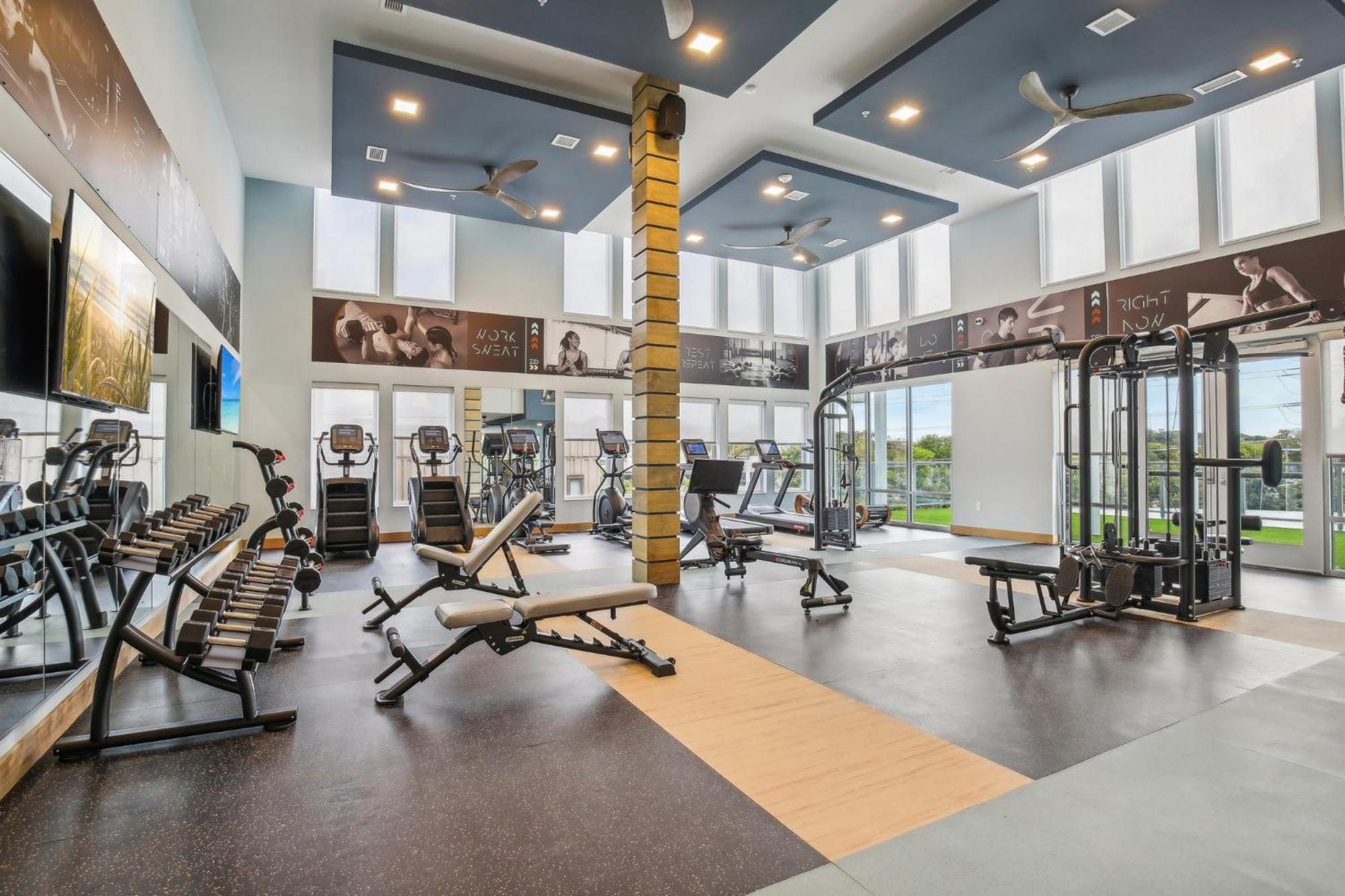 Apartment Skyline Views Near Music Row & Gulch Nashville