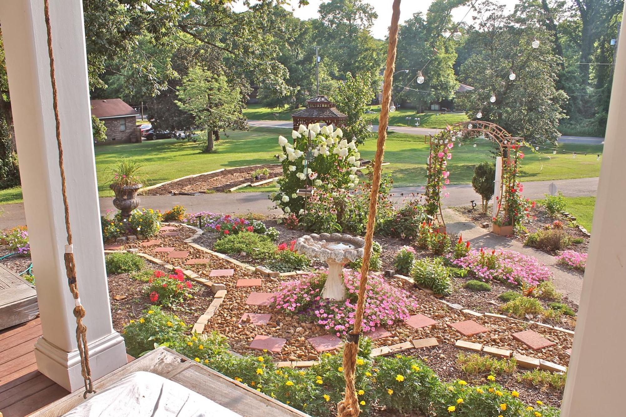 The Magnolia Mansion 6 Minutes To Broadway On 4 Acres Holiday home