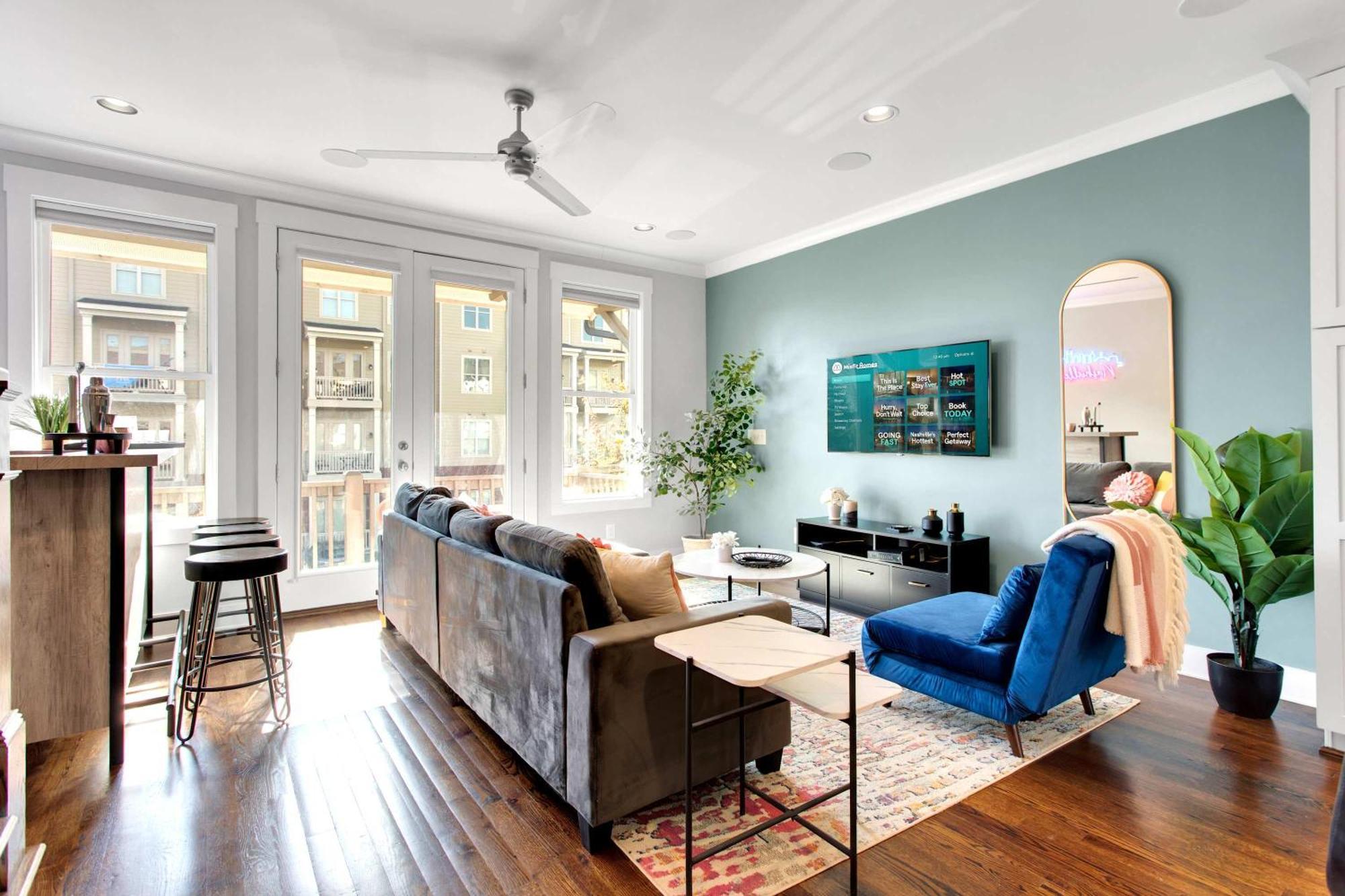 Lux Retreat 12 Beds Games Bar *