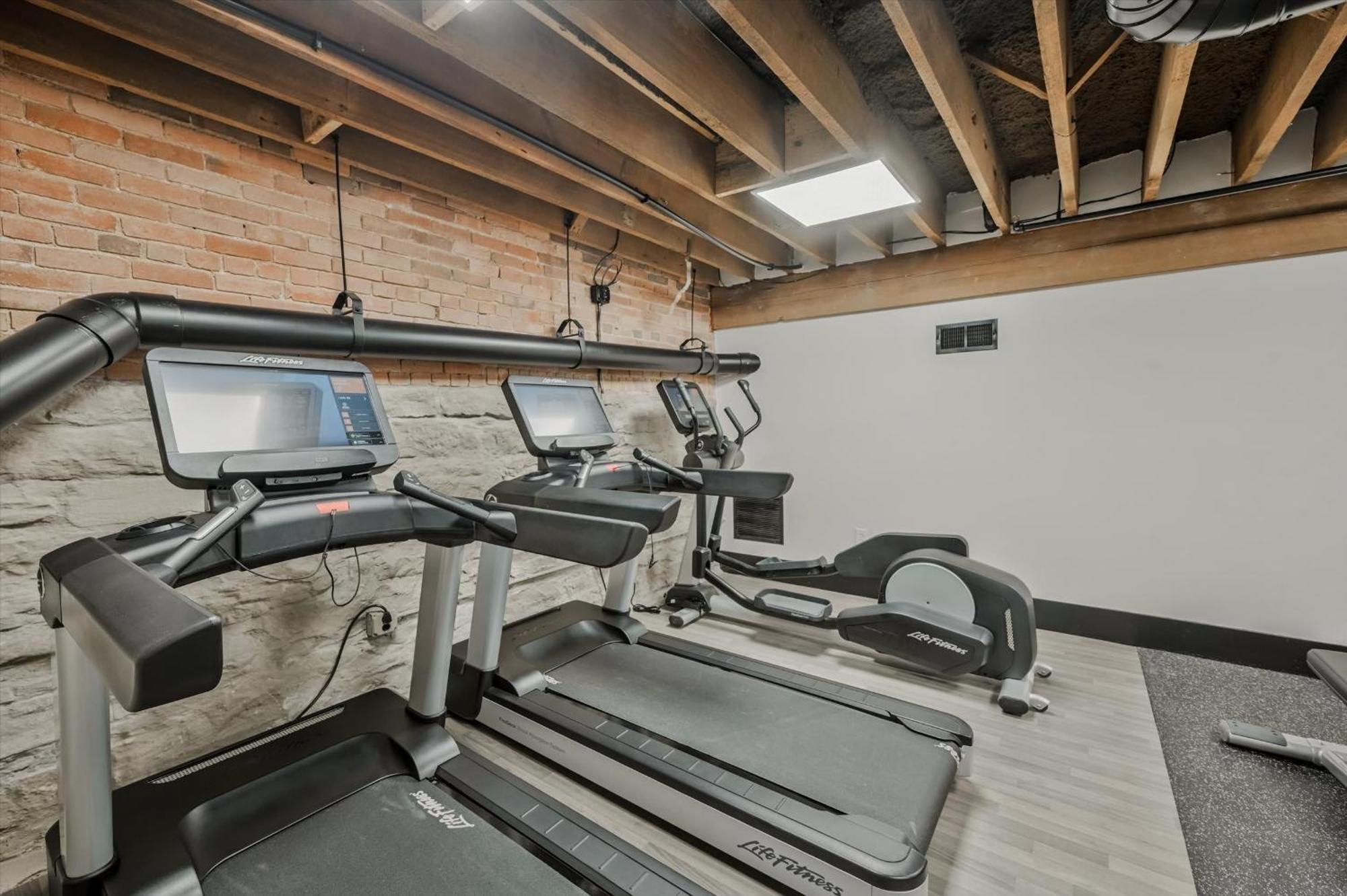 Apartment Luxe Loft With Speakeasy Parking And 2 Mi To Broadway