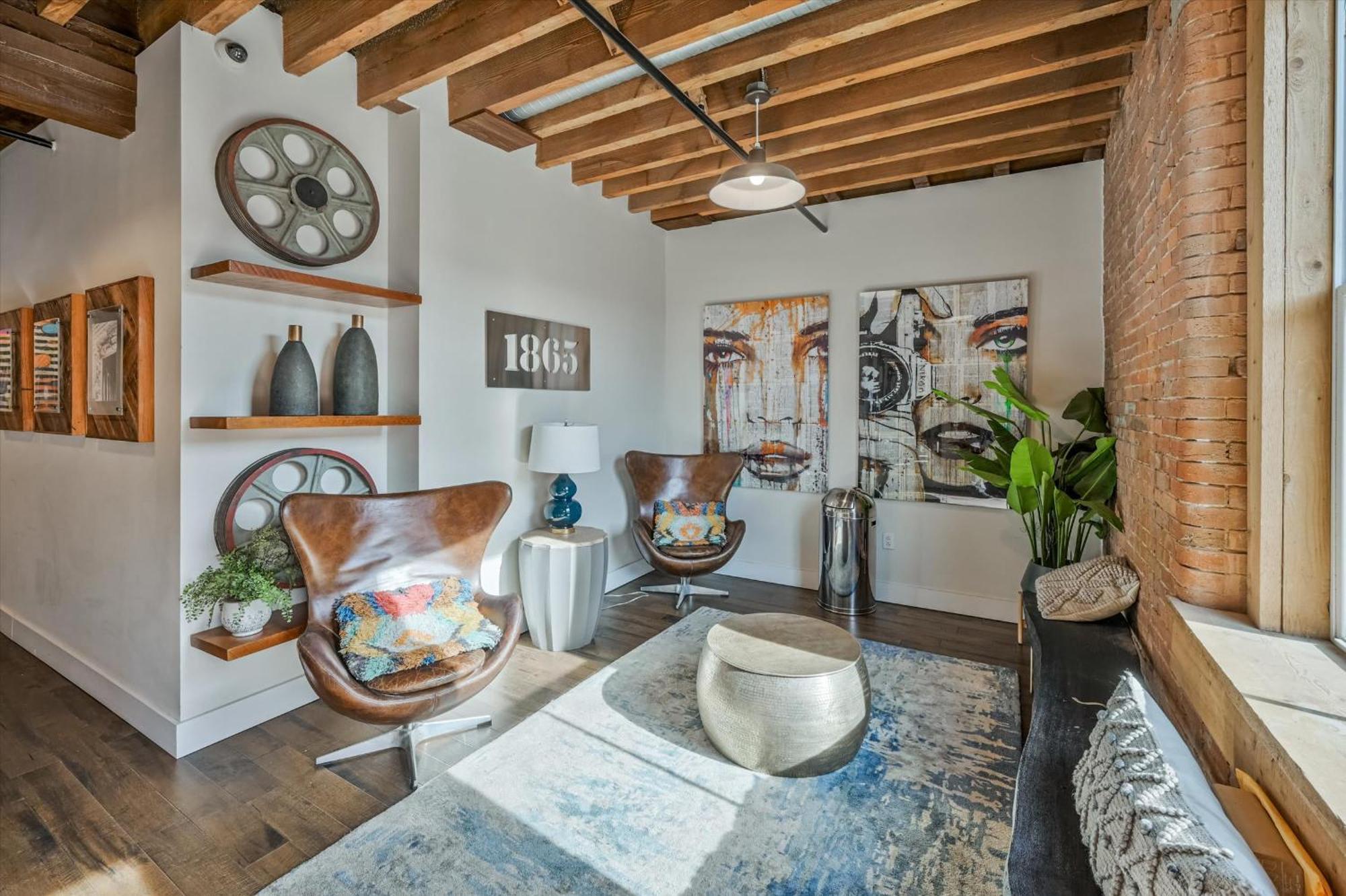 Luxe Loft With Speakeasy Parking And 2 Mi To Broadway * Nashville