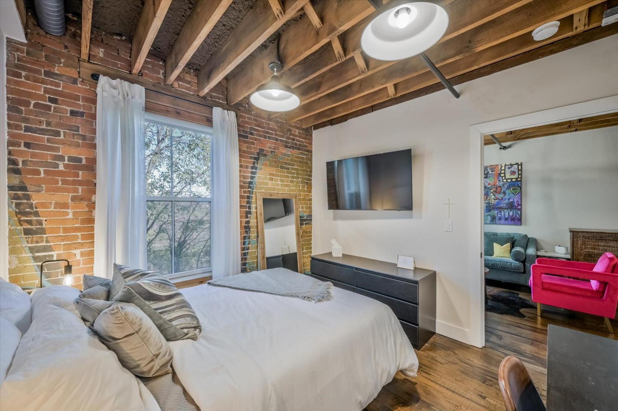 Luxe Loft With Speakeasy Parking And 2 Mi To Broadway Nashville