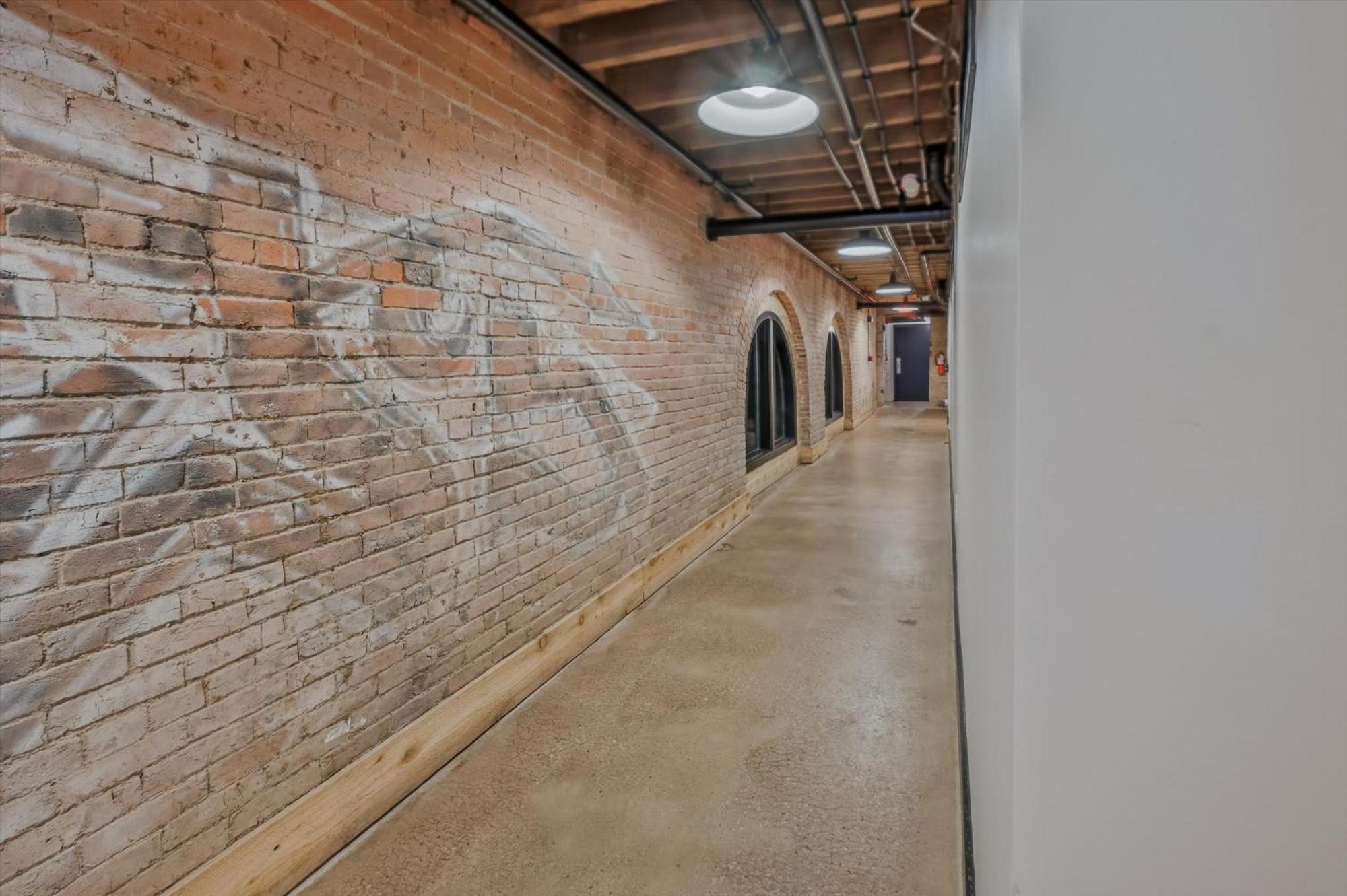 Luxe Loft With Speakeasy Parking And 2 Mi To Broadway *