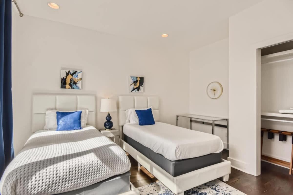 Encore Estates - Sleeps 16 - Two Rooftops With View Holiday home *