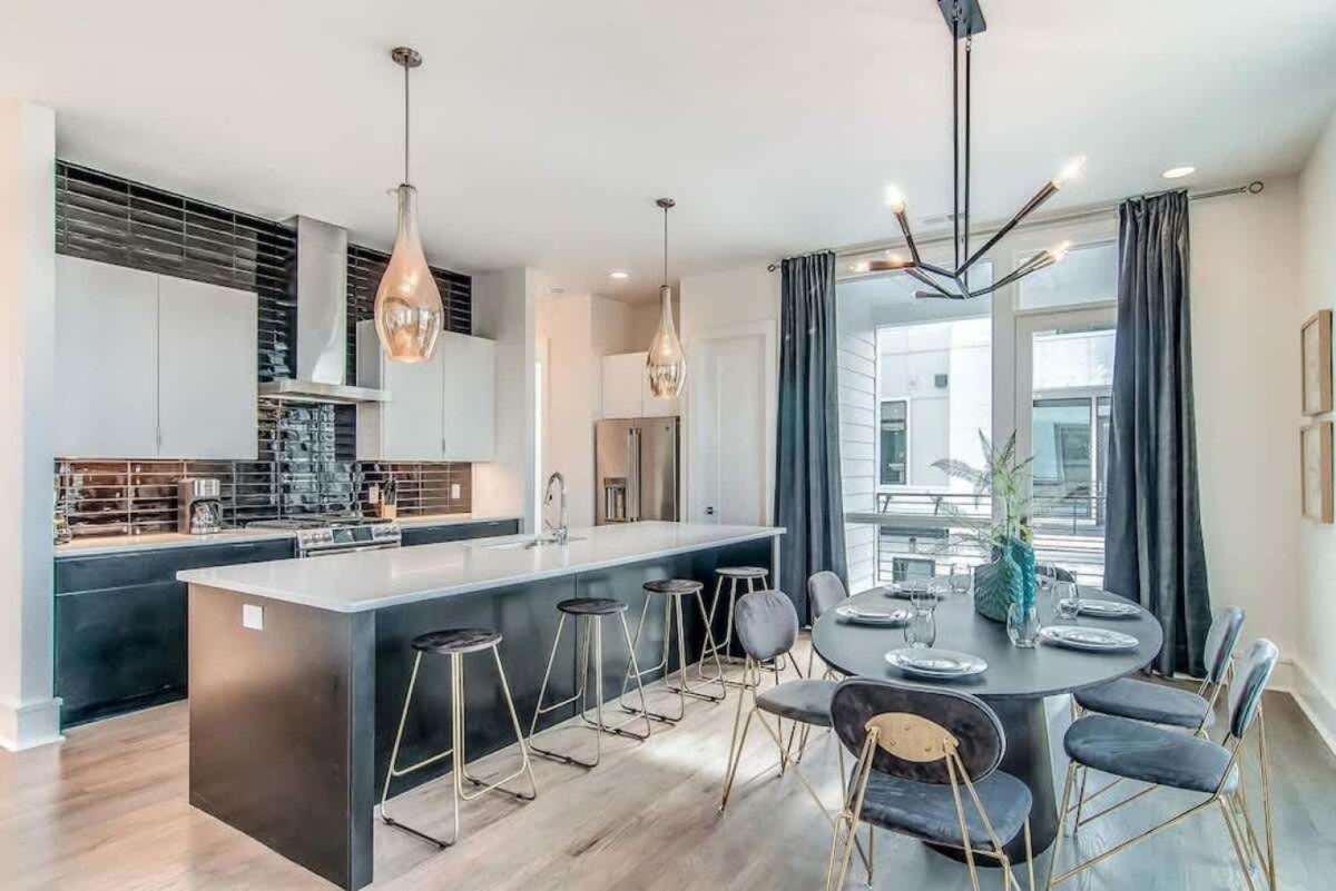 Encore Estates - Sleeps 16 - Two Rooftops With View Holiday home Nashville