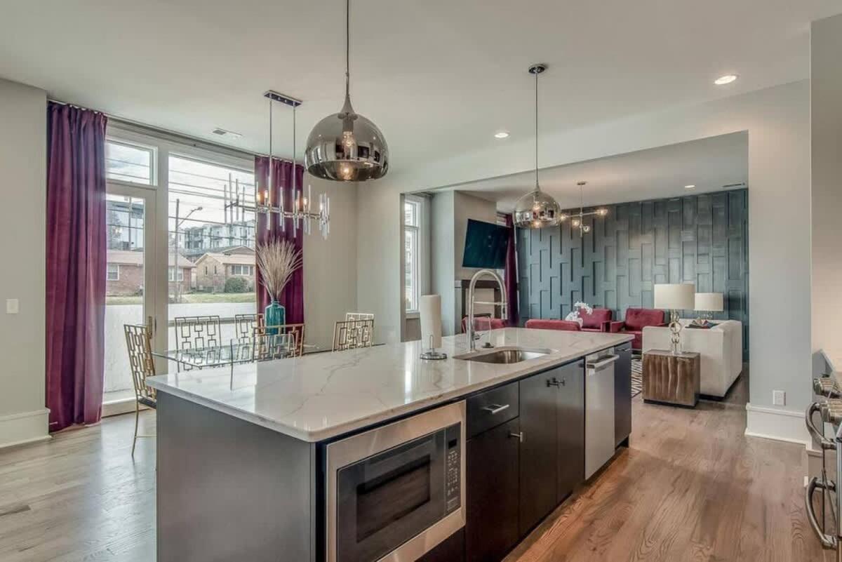 Fiddler's Flats - Sleeps 16 - Two Rooftops With View