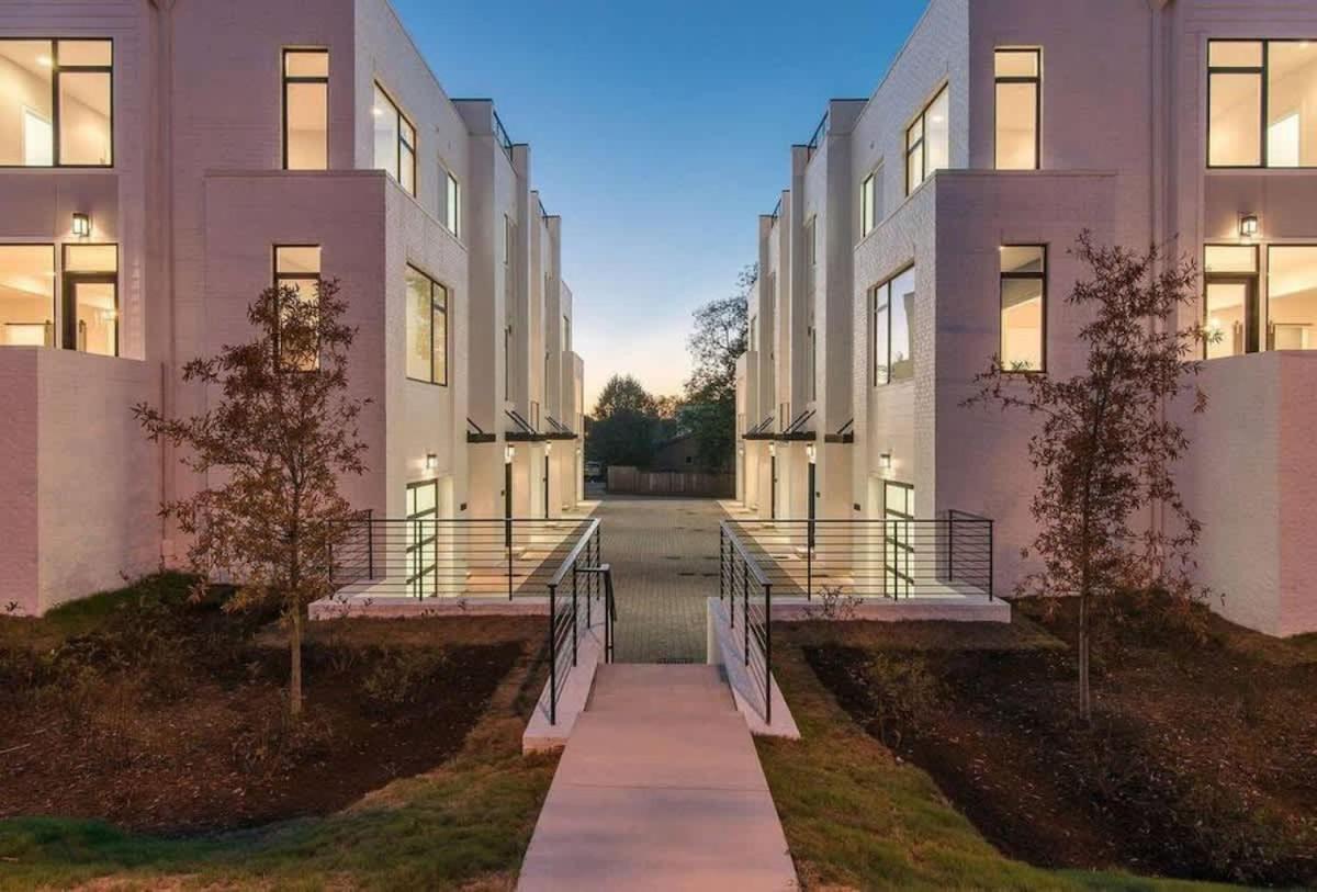 Fiddler's Flats - Sleeps 16 - Two Rooftops With View Holiday home Nashville