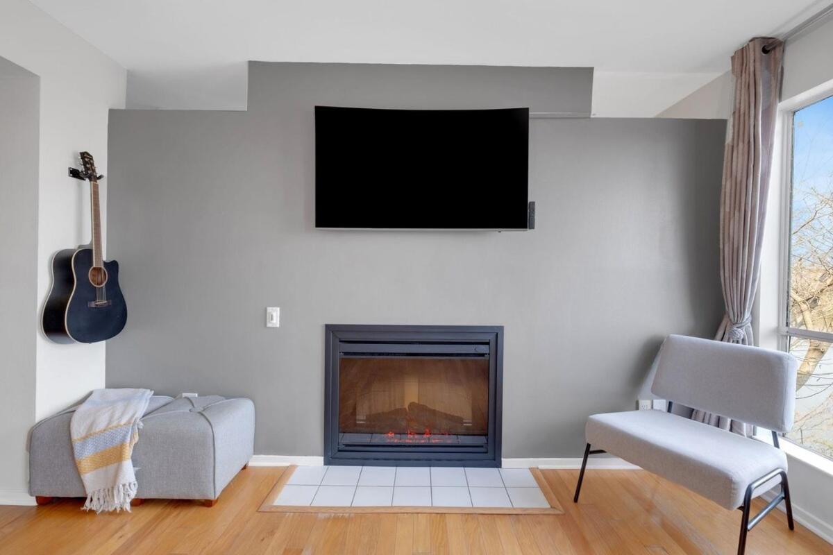 Apartment Downtown River Views Pool Parking *