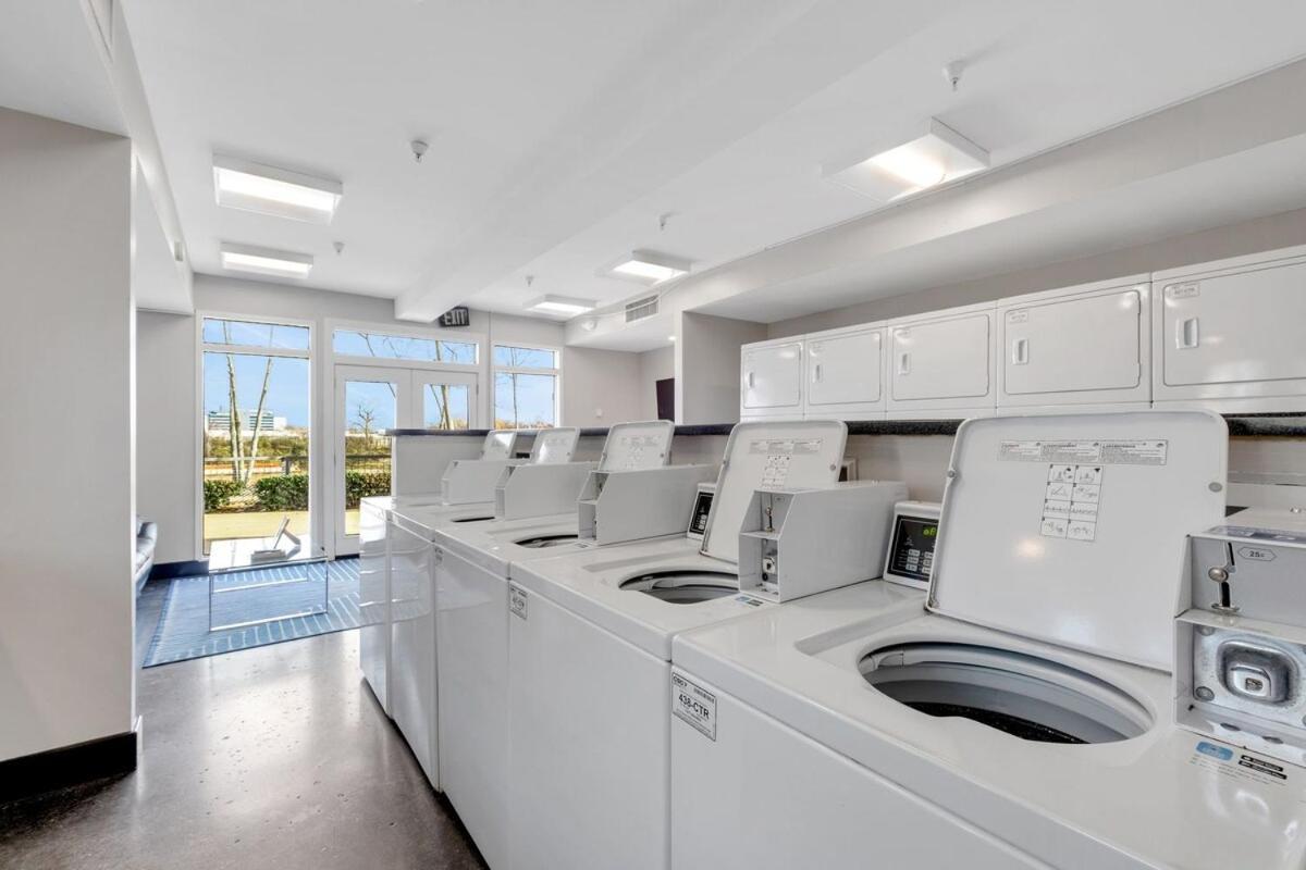 Downtown River Views Pool Parking *