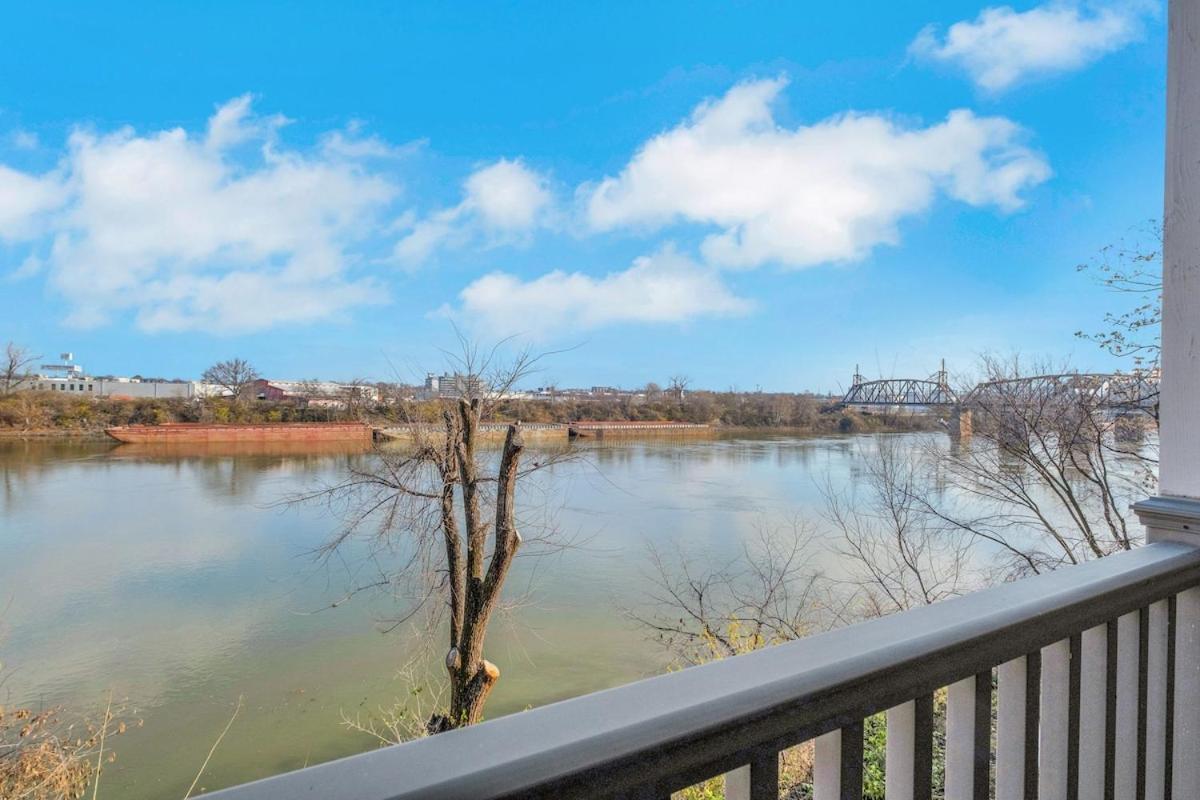 Downtown River Views Pool Parking Nashville