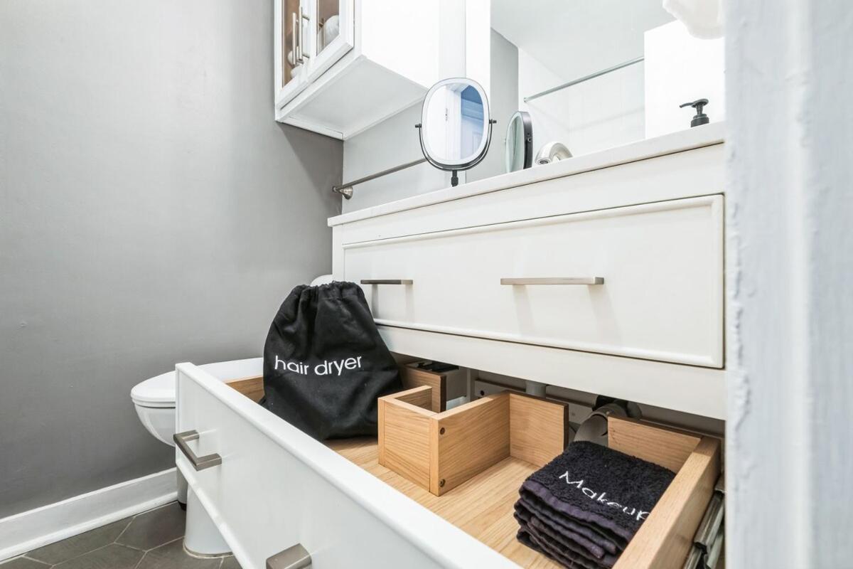 Downtown River Views Pool Parking Apartment *