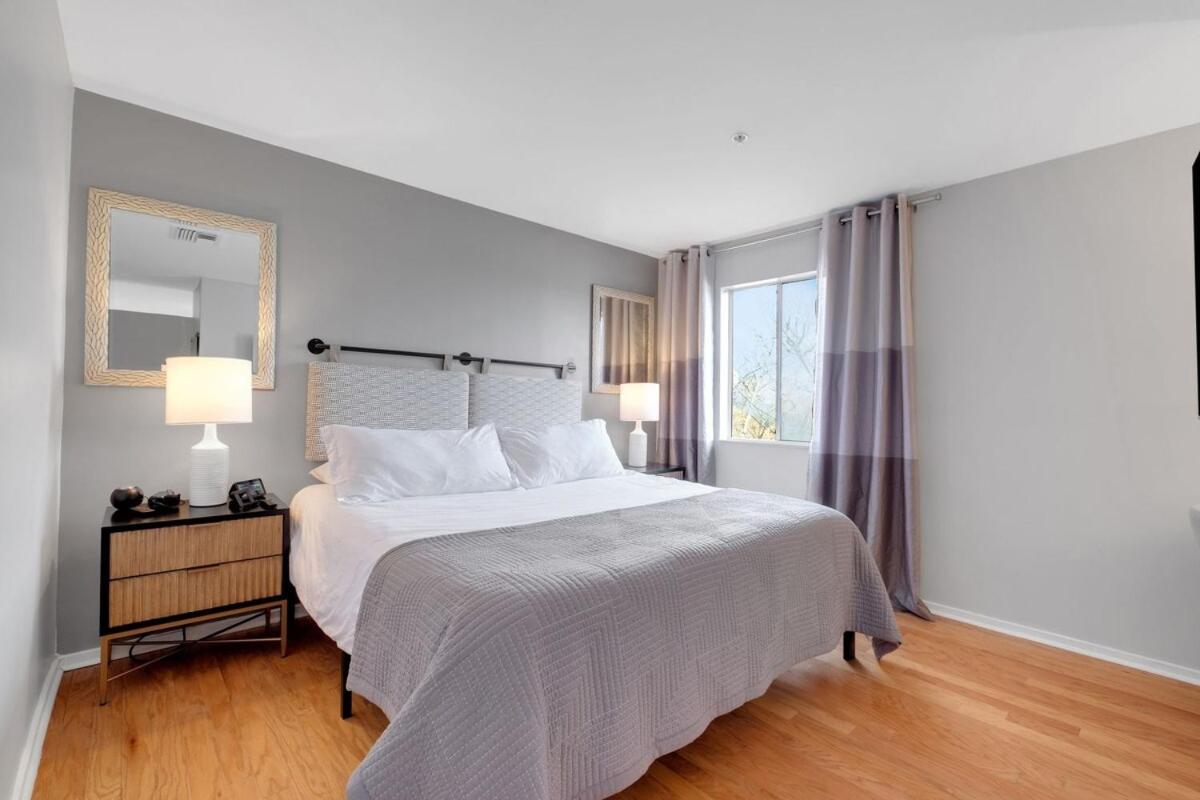 Downtown River Views Pool Parking Nashville