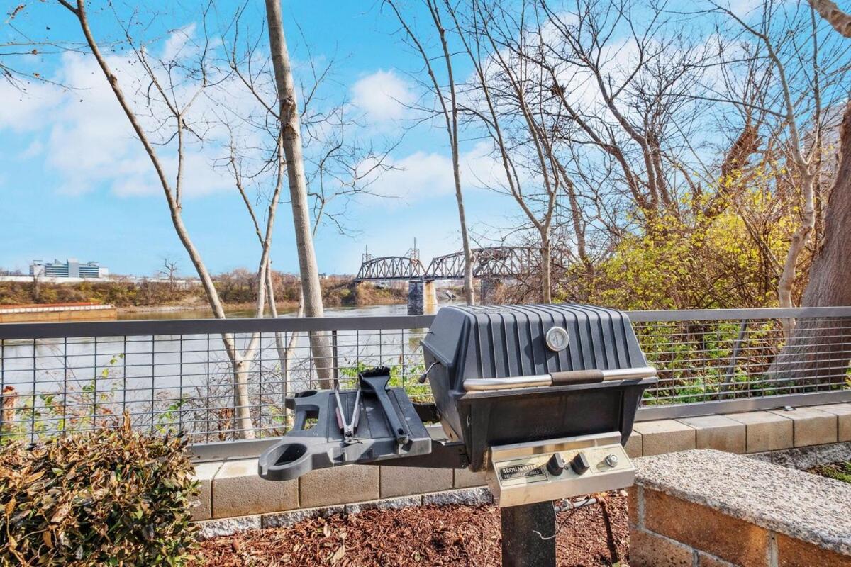 Downtown River Views Pool Parking * Nashville