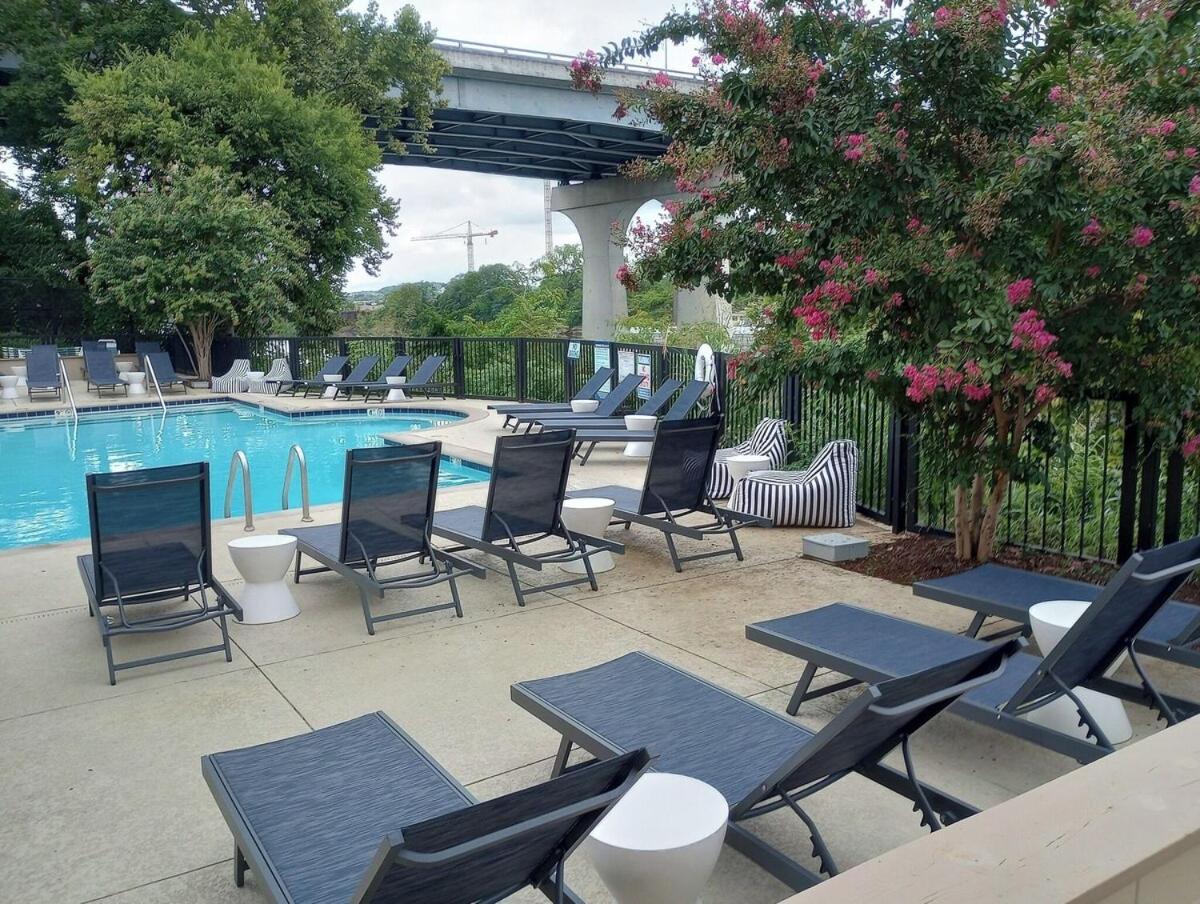 Downtown River Views Pool Parking Apartment Nashville