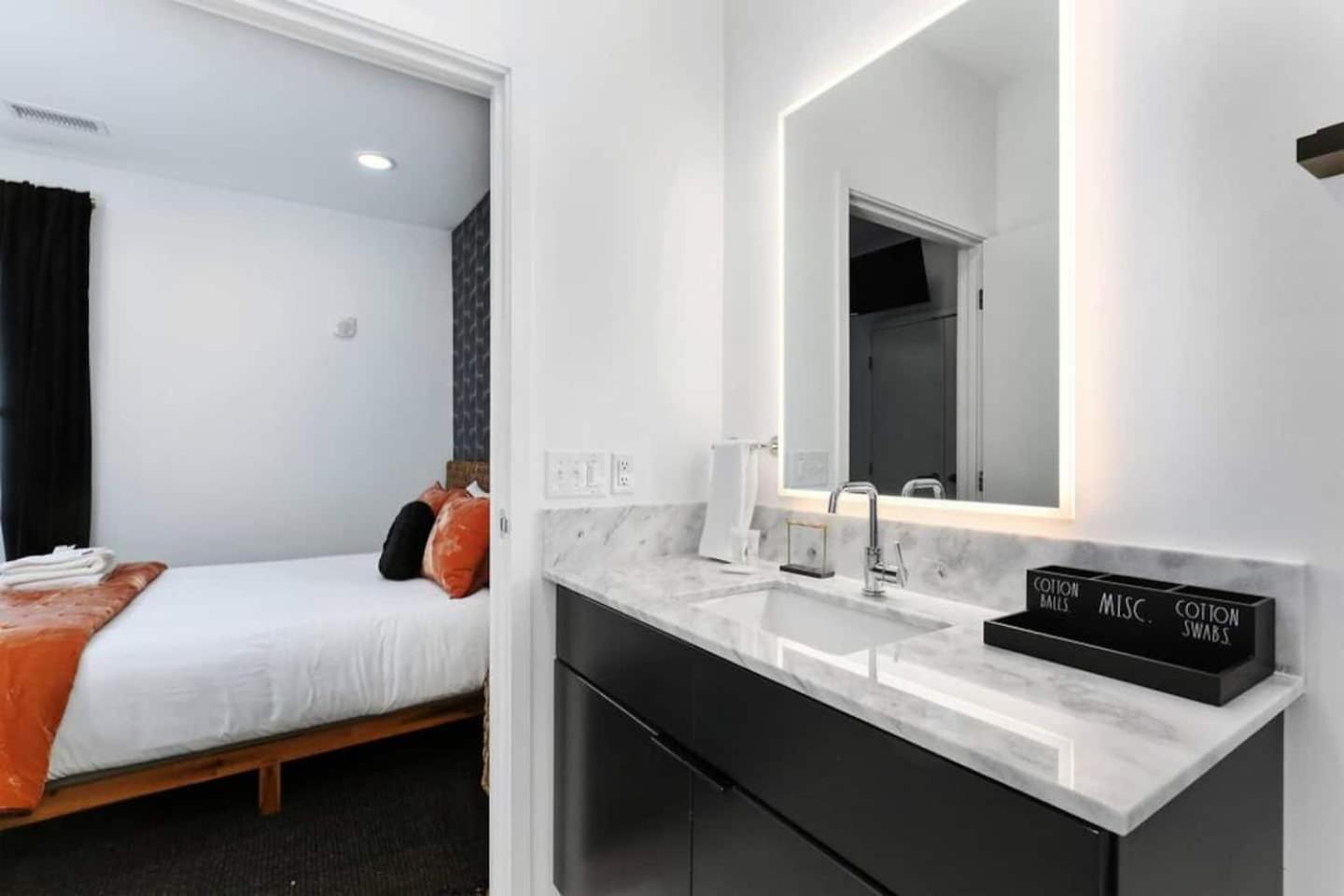 Holiday home Downtown Modern 1 Mi To Broadway, Park Free